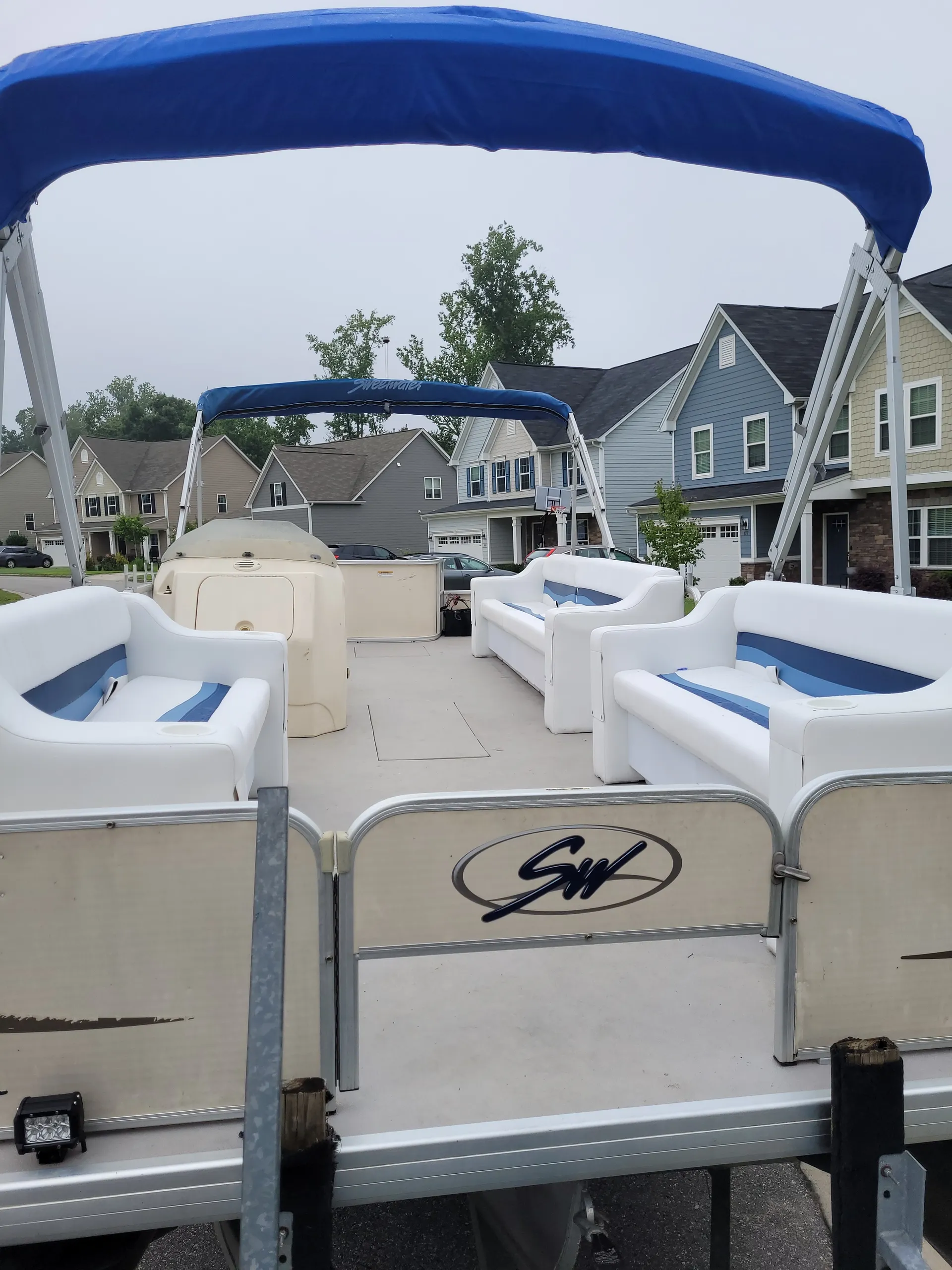 Family Fun &amp; Sun 24 Foot Tritoon. Lots of shade.