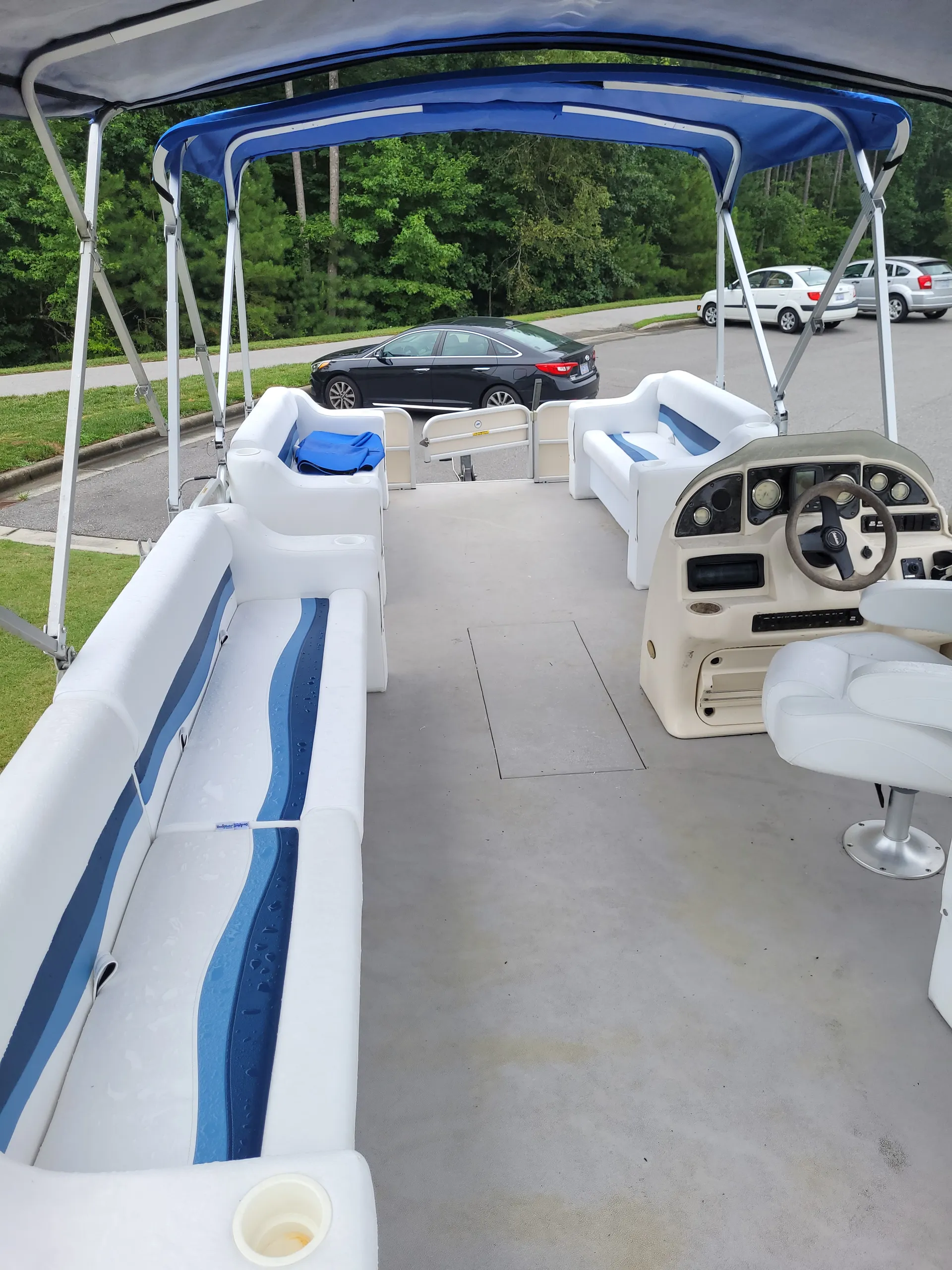 Family Fun &amp; Sun 24 Foot Tritoon. Lots of shade.