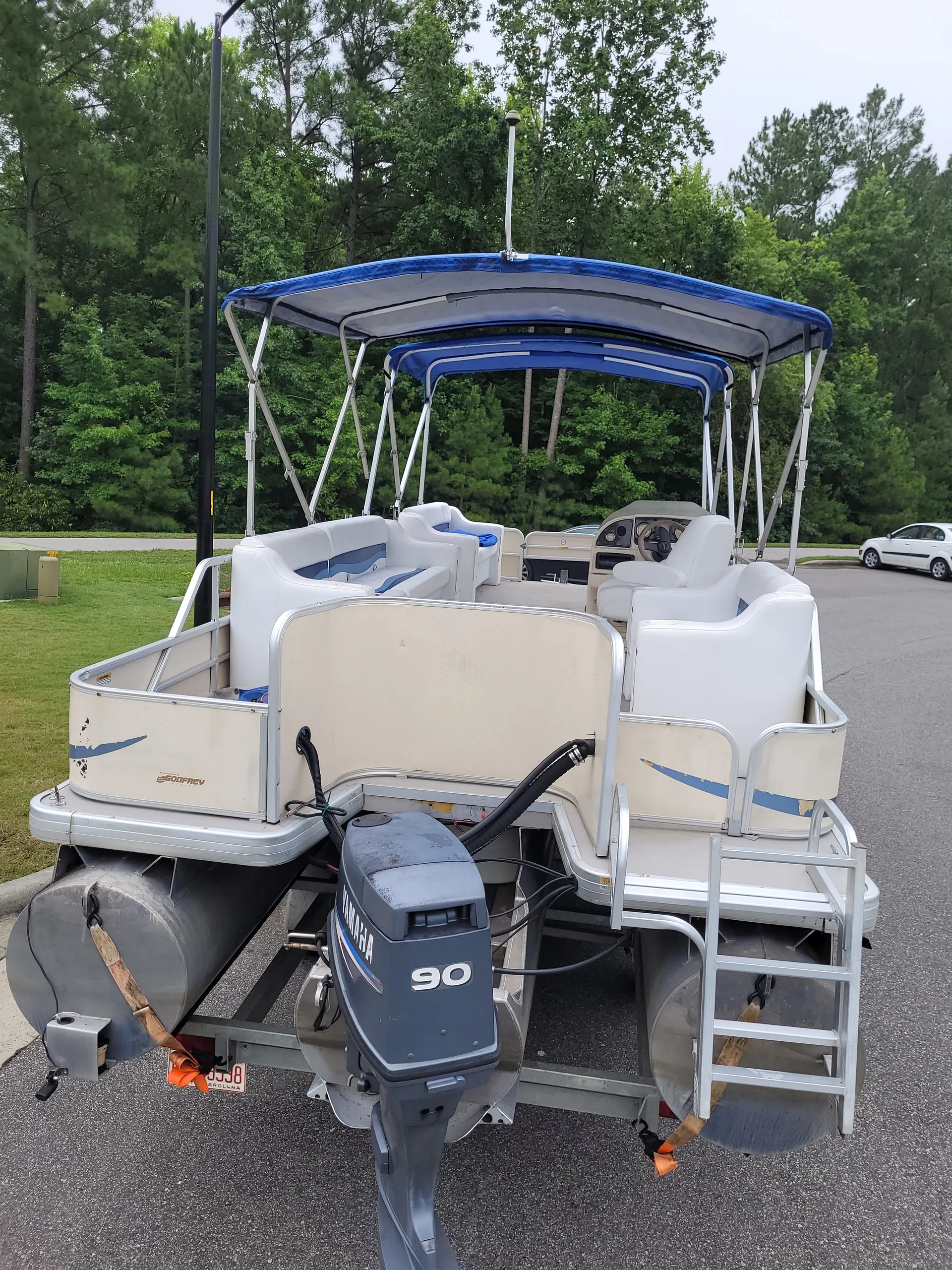 Family Fun &amp; Sun 24 Foot Tritoon. Lots of shade.