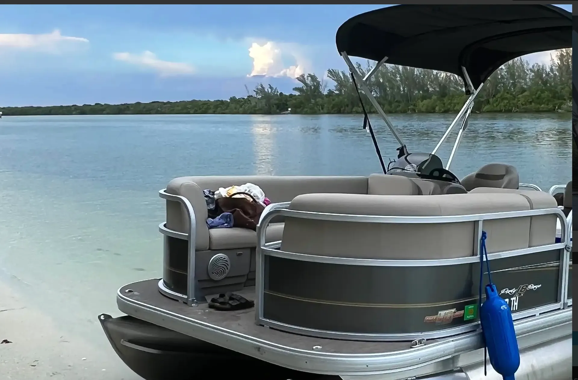 2023 Sun Tracker Pontoon