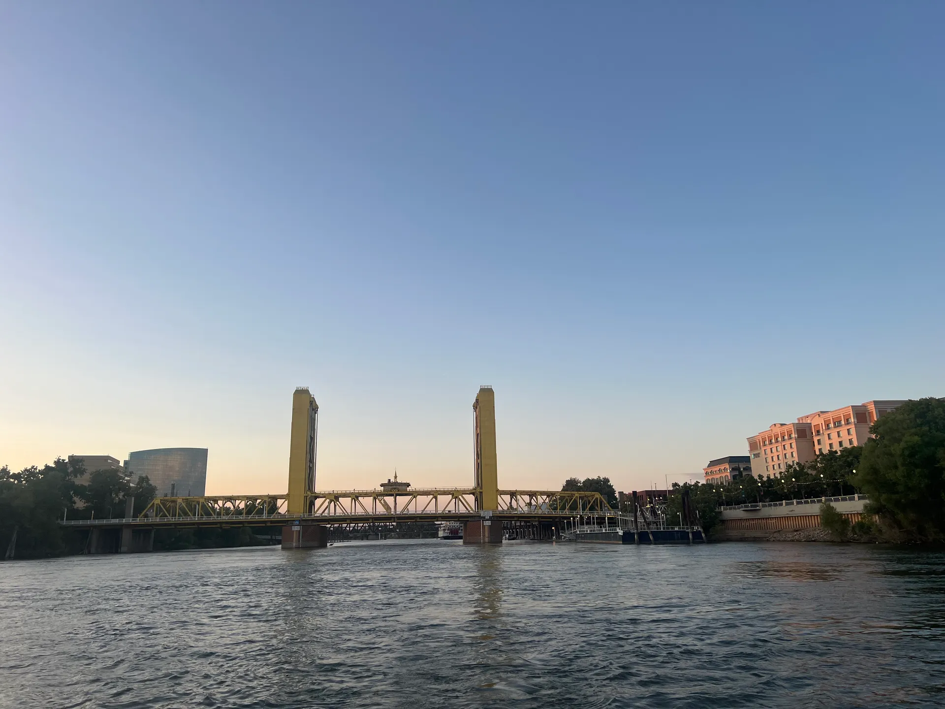 2023 Sun Tracker Pontoon