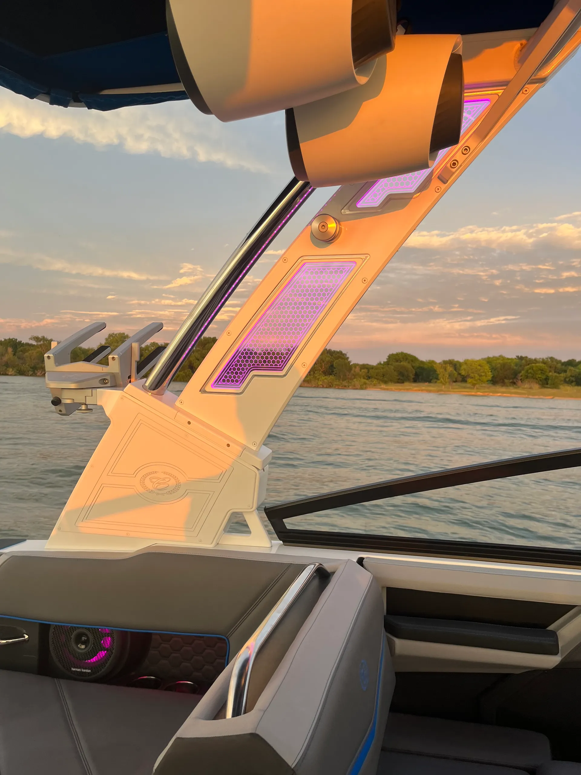 26’ 2023 Cobalt R6 Surf Boat ALL THRILL