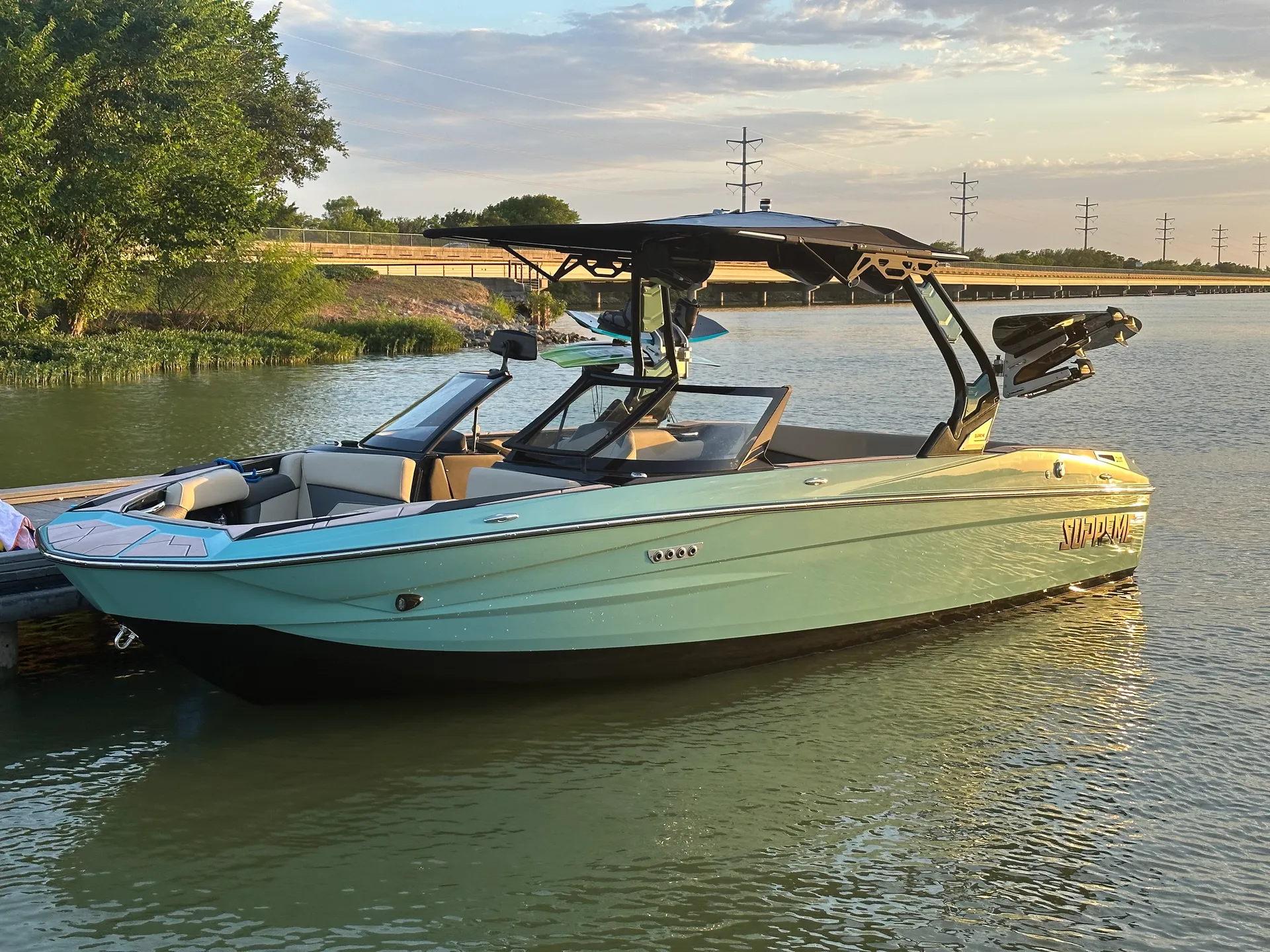 2024 Centurion FI23 seating for 13!