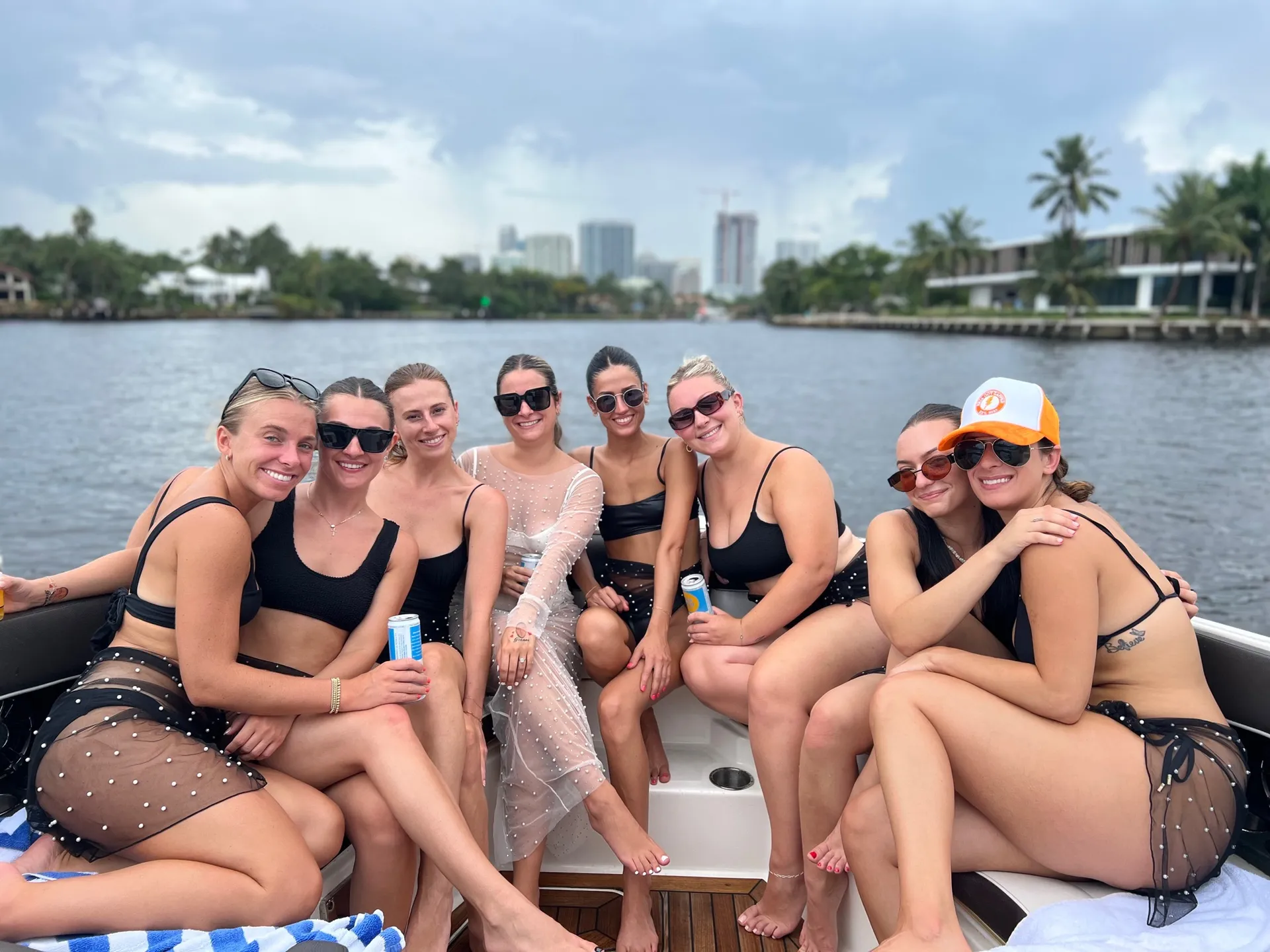 Sea Ray Boats 350 SLX in Fort Lauderdale, FL — photo 2