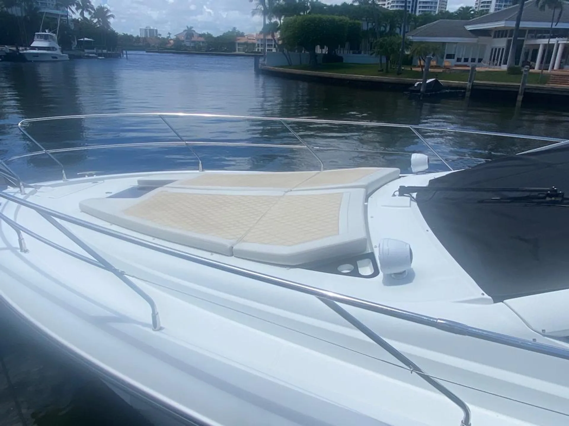 Charter a 40' Luxury Gran Tursimo Yacht for 12 guests