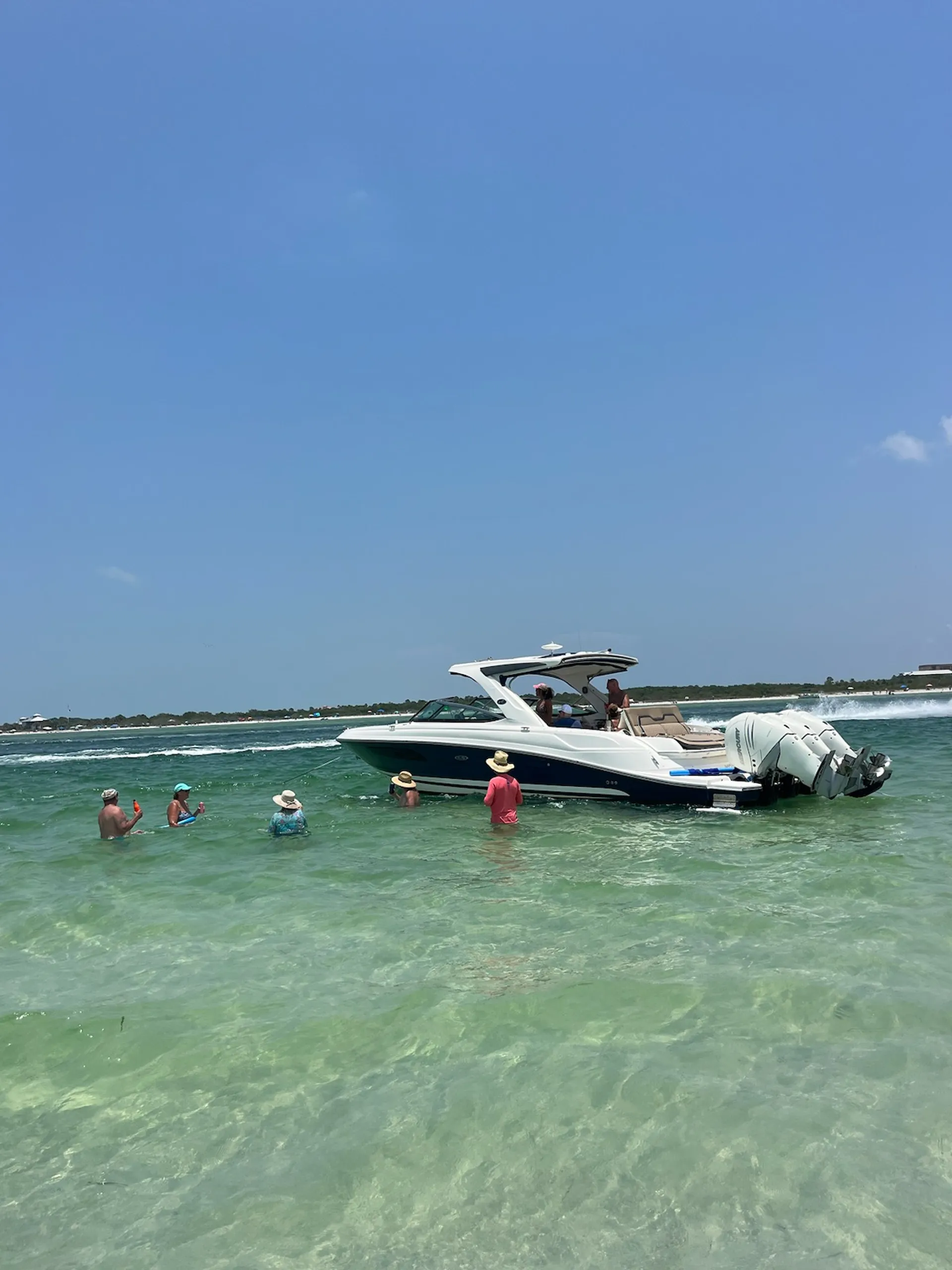 35' Spacious Adventure Yacht - 12 Passenger