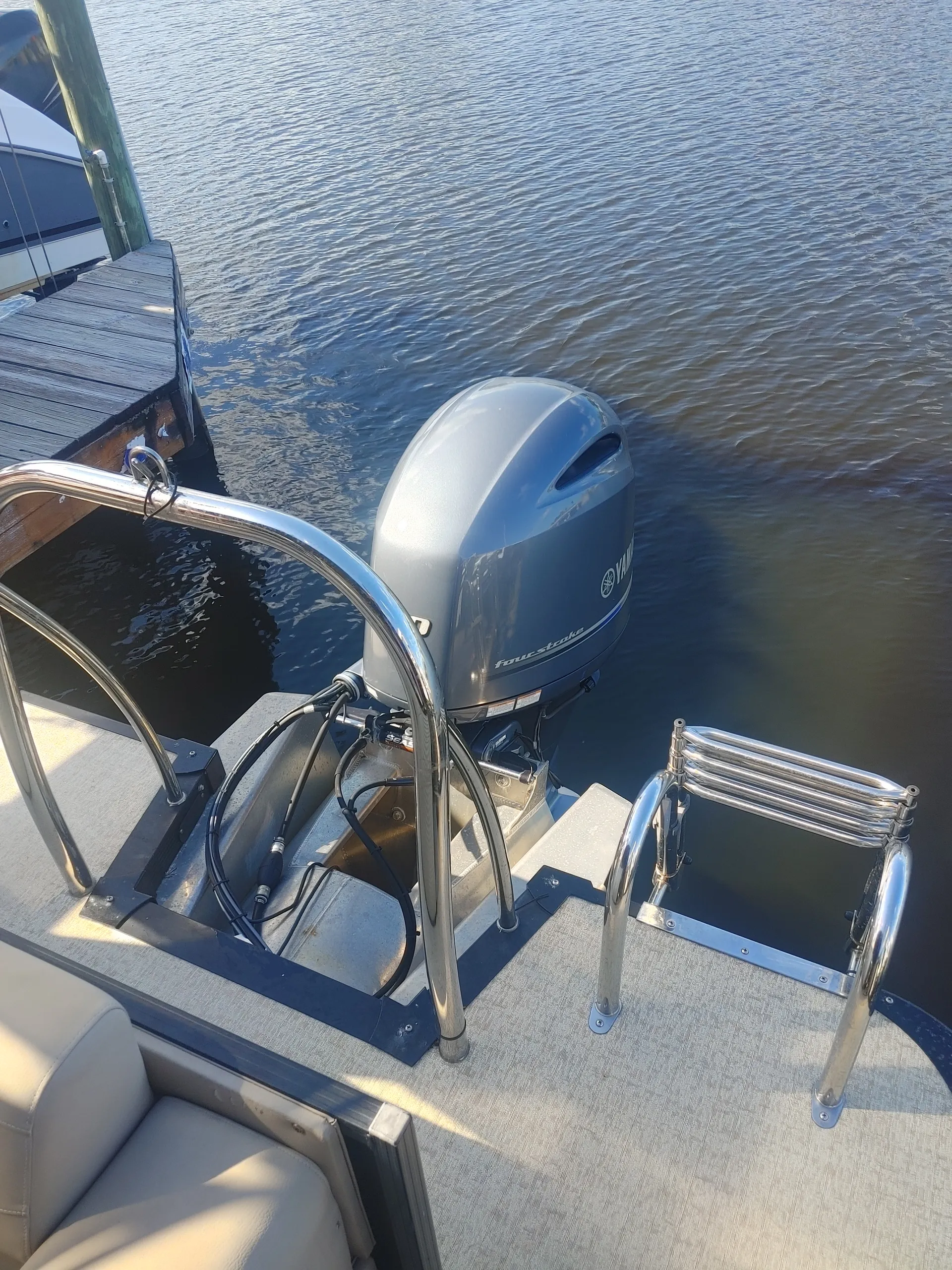 AVALON PONTOONS 24' LS in Port Richey, FL — photo 4