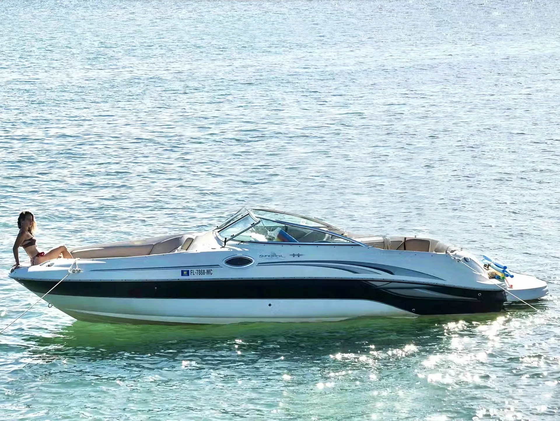 Sea Ray Boats Sundeck in Chicago, IL