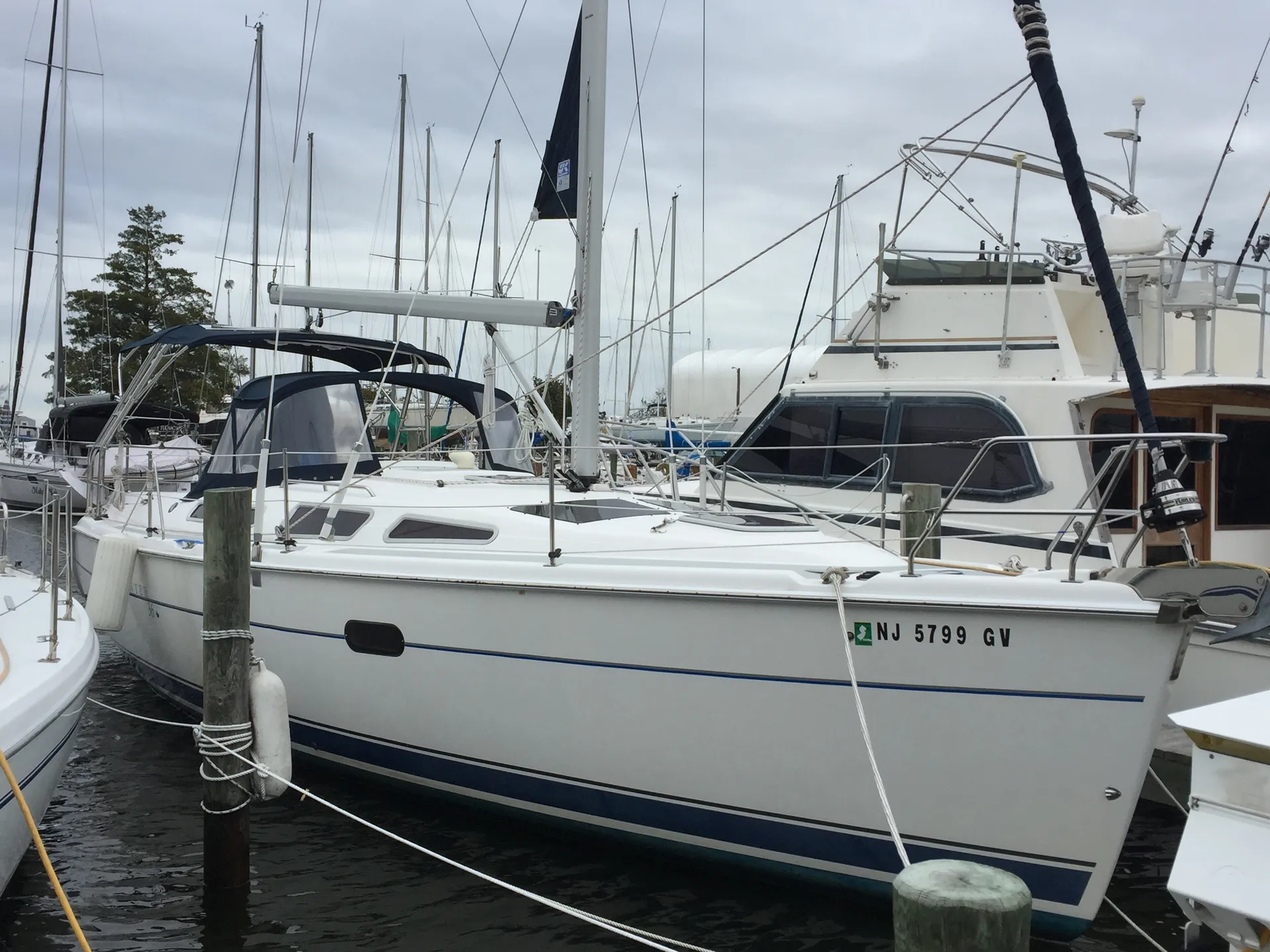 Relax, feel free and sail into a nautical world of “Wonder”, Hunter36'