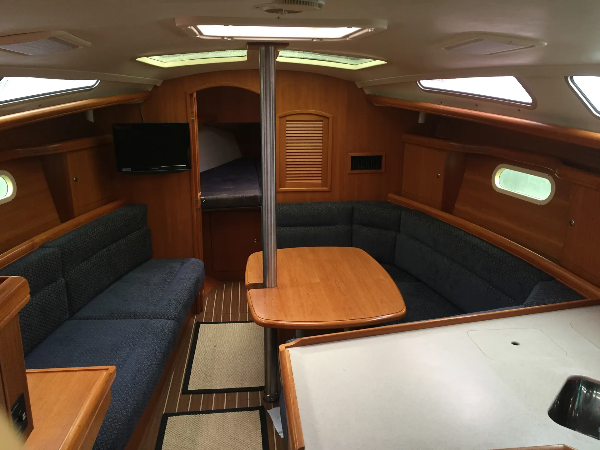 Relax, feel free and sail into a nautical world of “Wonder”, Hunter36'