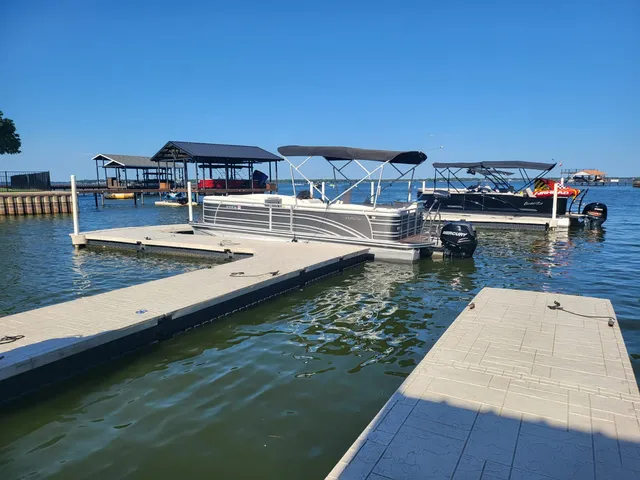 Rent a Harris FloteBote pontoon in Tool, TX near me