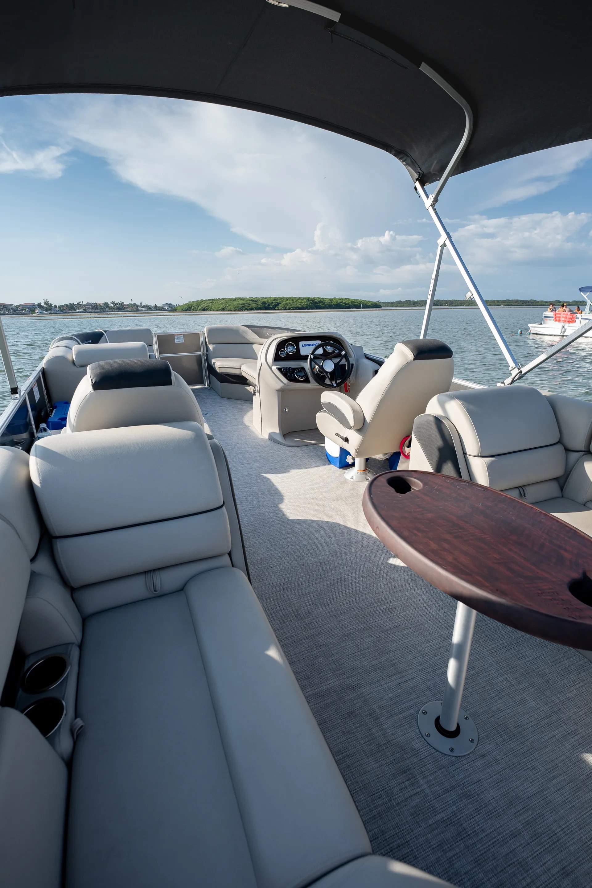 New Luxury Tritoon 24’ up to 13 people (rate includes captain fee)! 