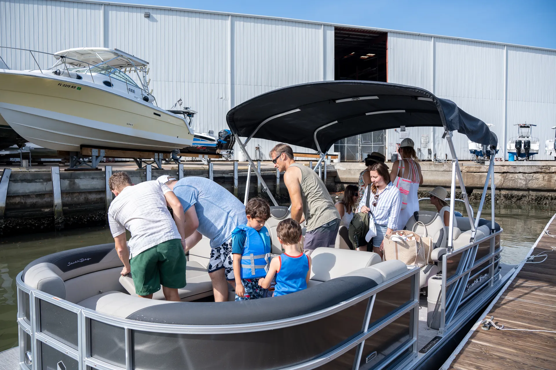 New Luxury Tritoon 24’ up to 13 people (rate includes captain fee)! 