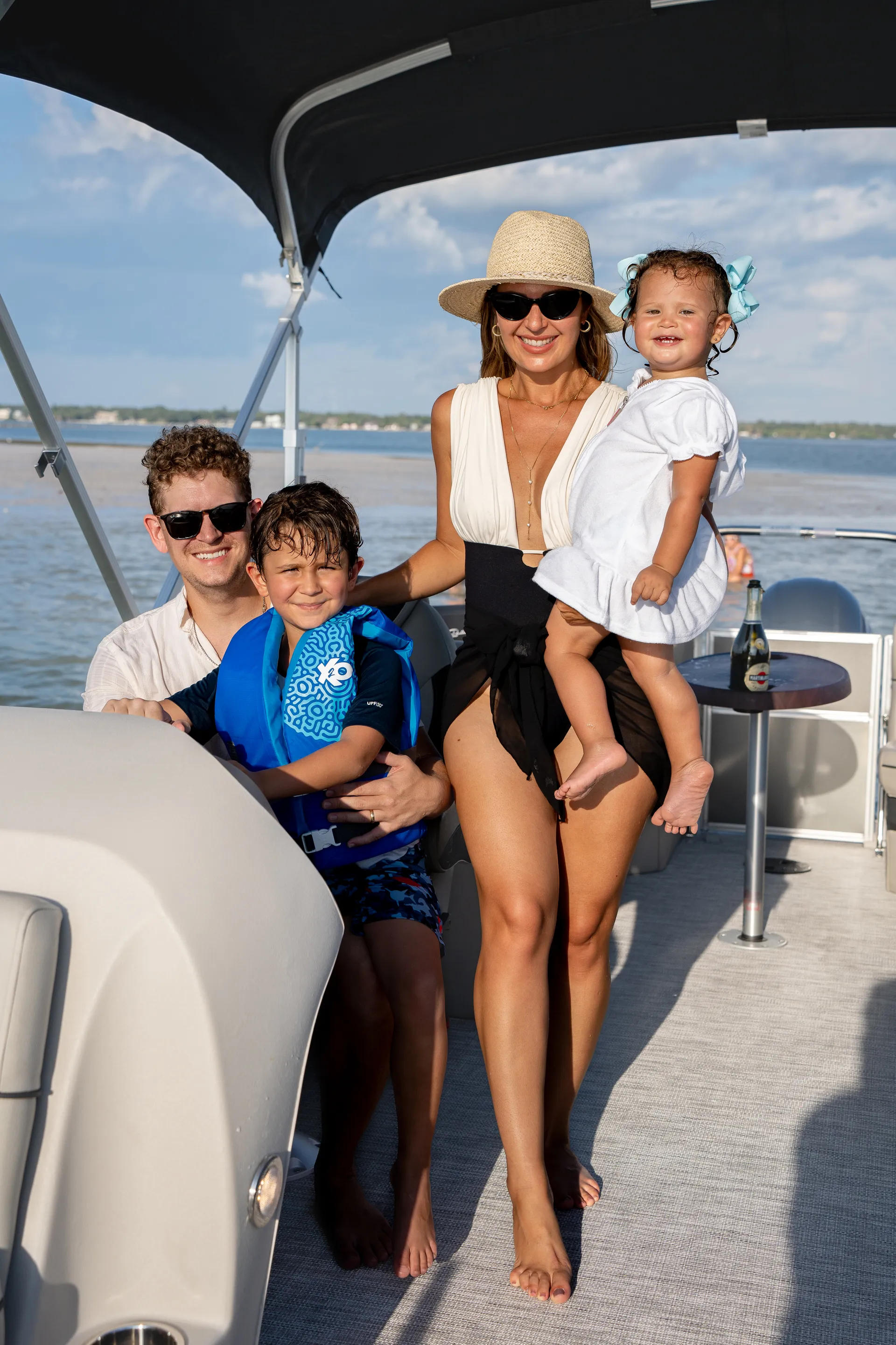 New Luxury Tritoon 24’ up to 13 people (rate includes captain fee)! 