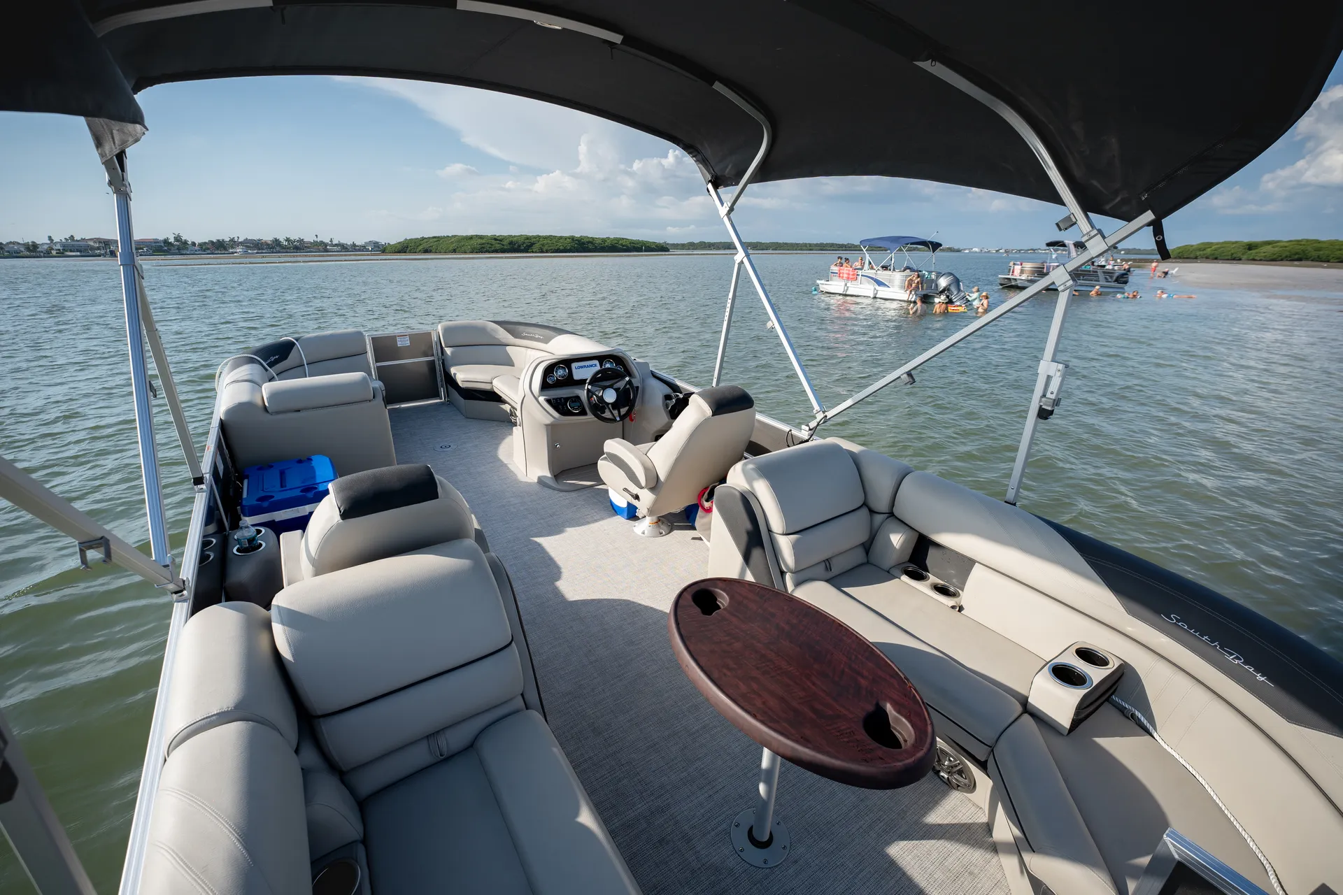 New Luxury Tritoon 24’ up to 13 people (rate includes captain fee)! 