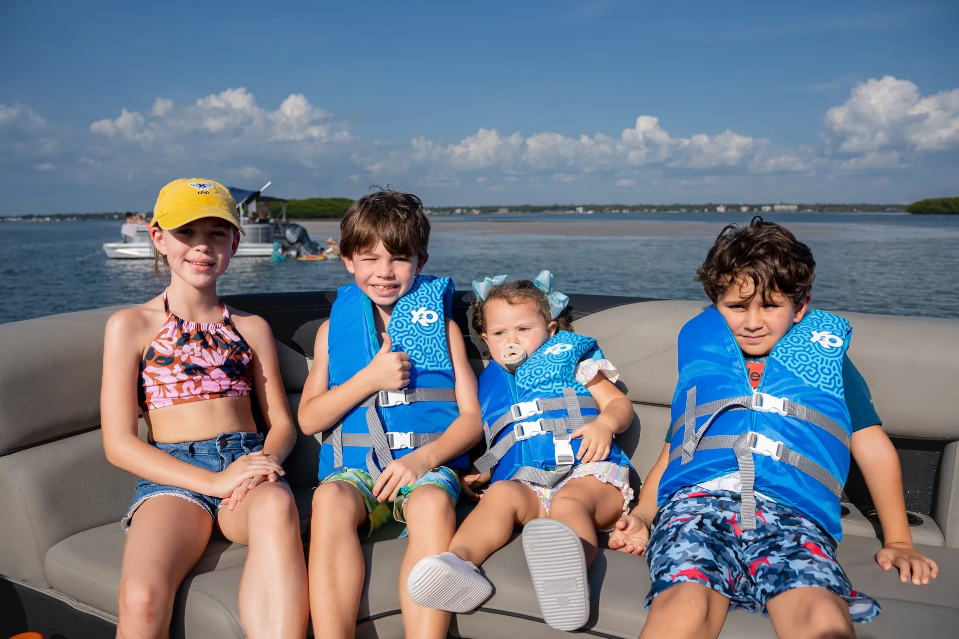 New Luxury Tritoon 24’ up to 13 people (rate includes captain fee)! 