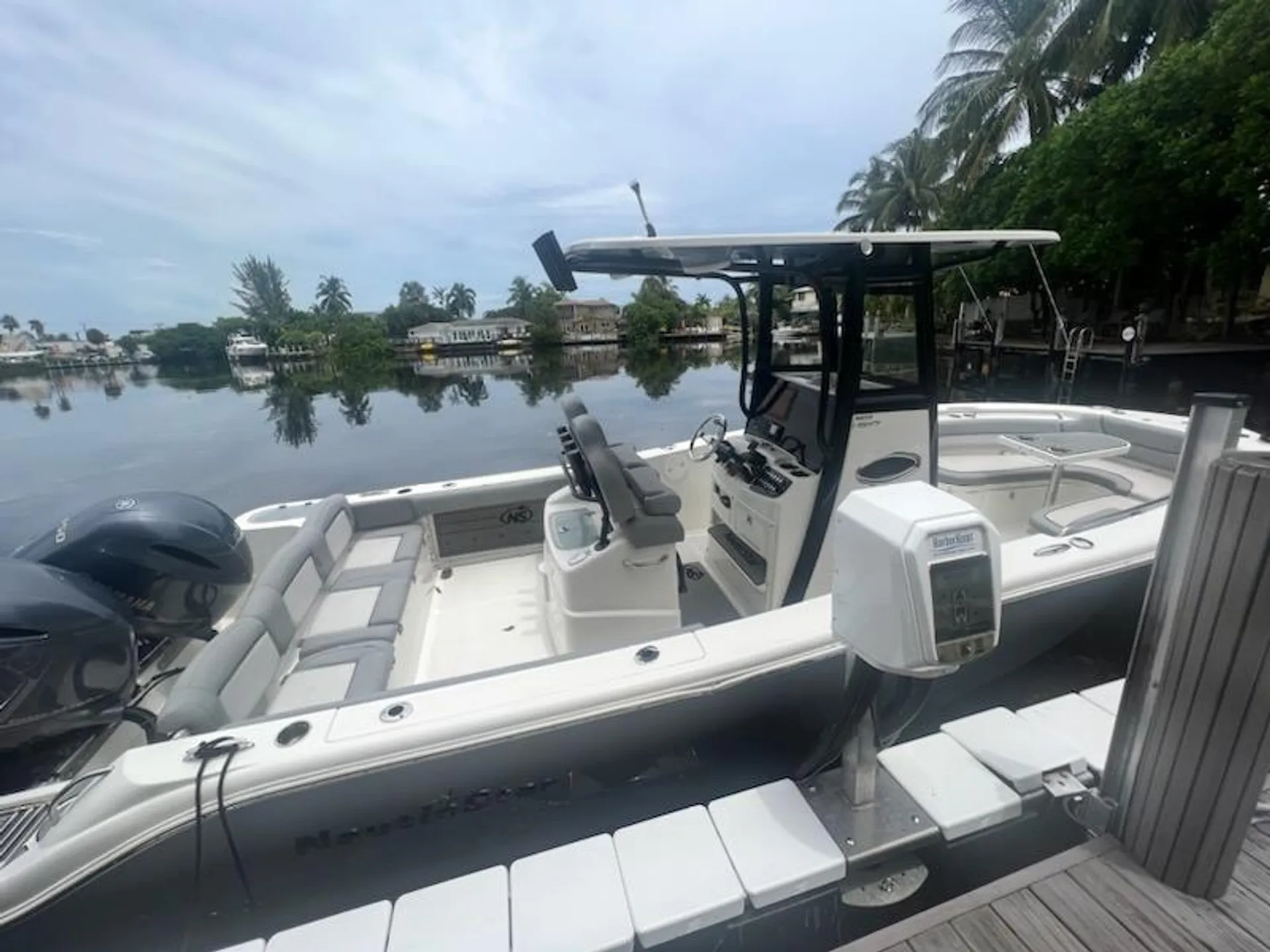 25-Foot Center Console Boat for Ultimate Maritime Adventures
