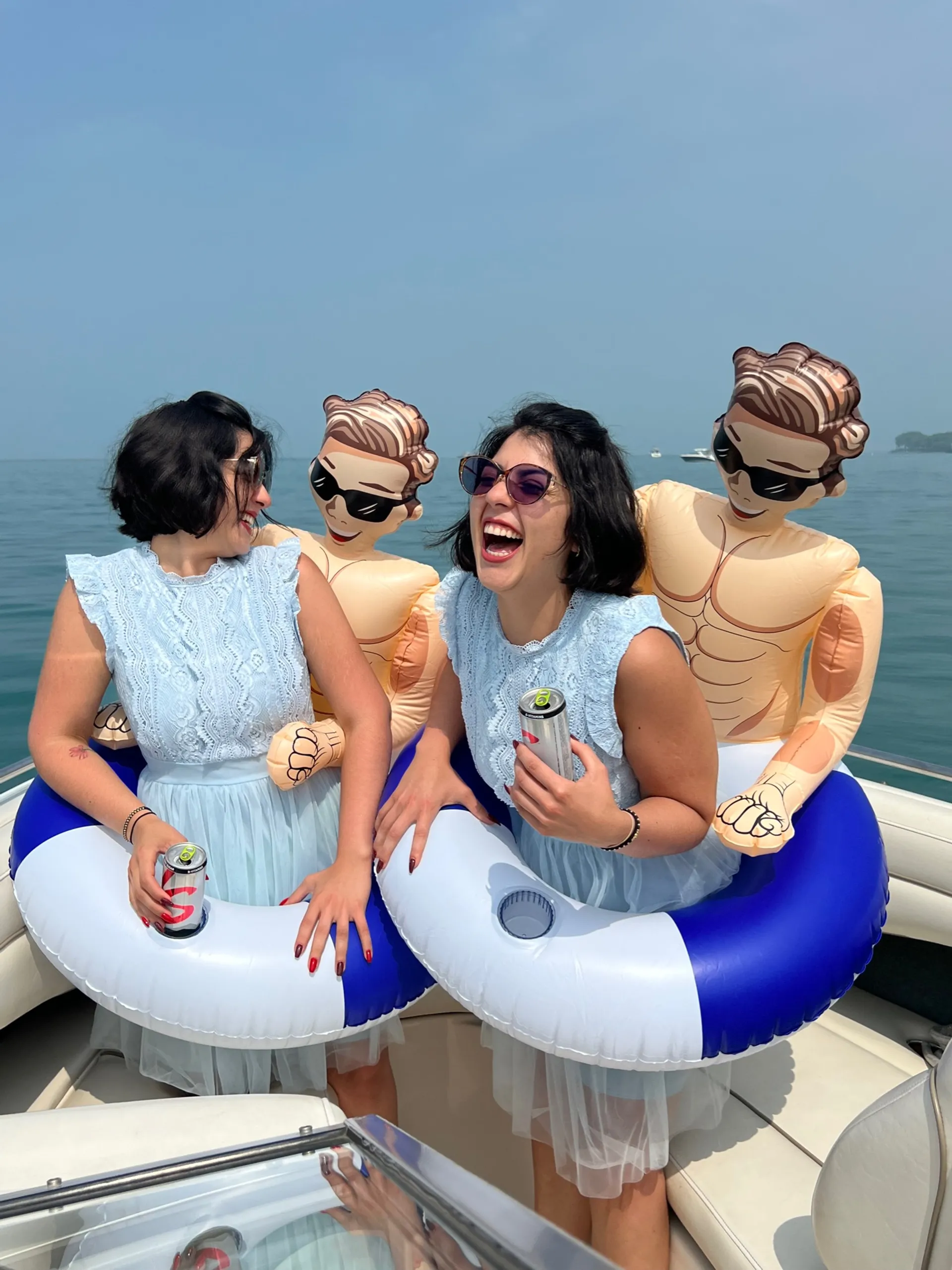 Boatschicago - Motor Boat for rent at Downtown Chicago