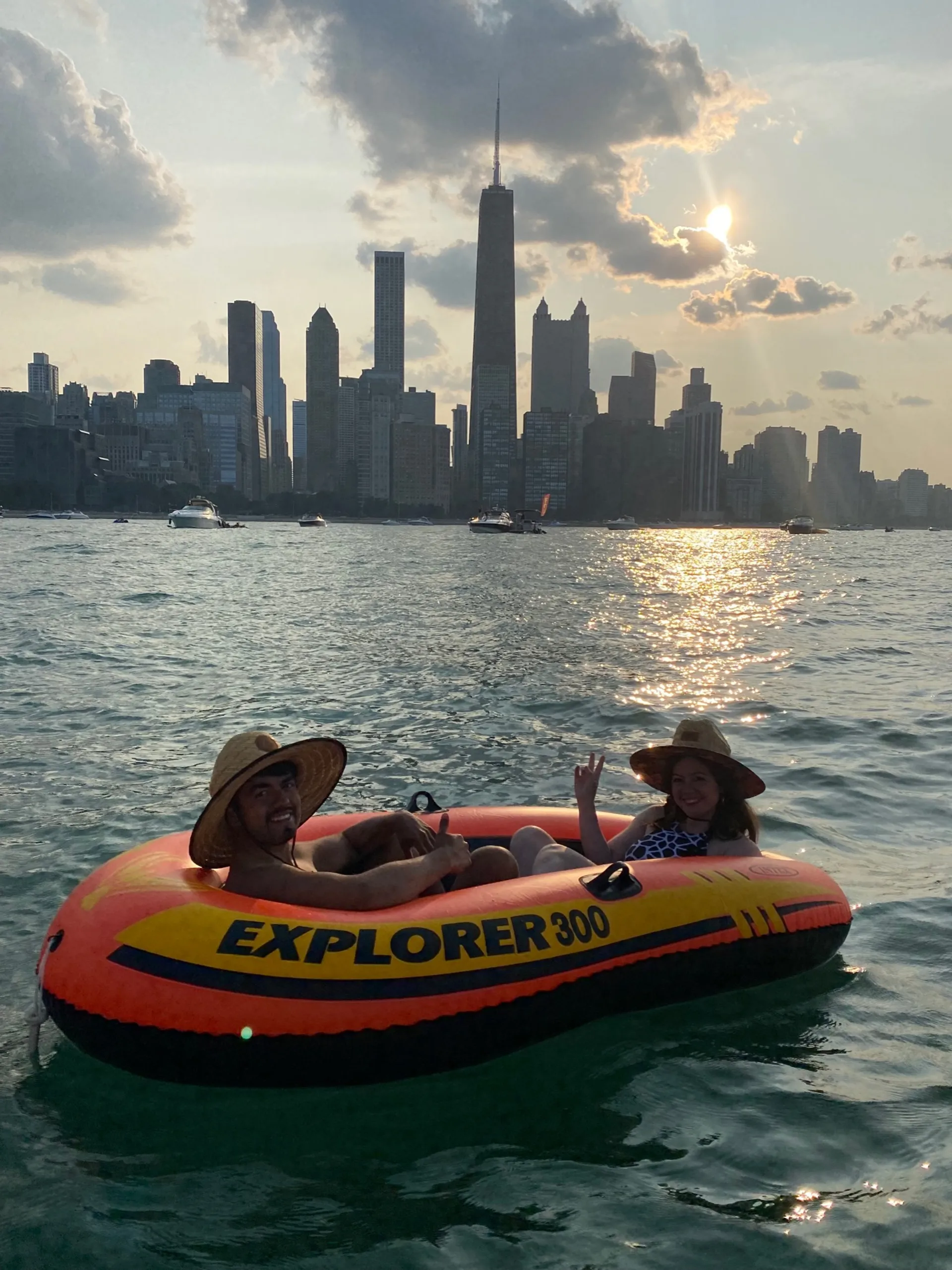 Boatschicago - Motor Boat for rent at Downtown Chicago