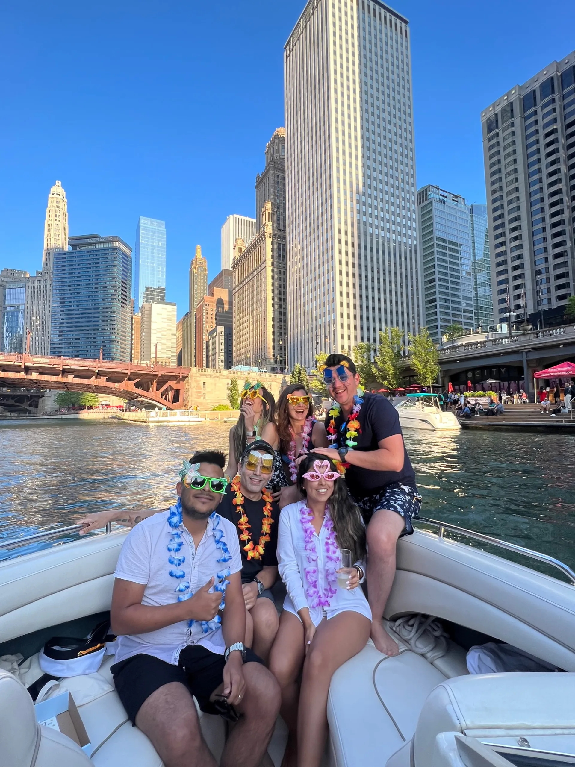Boatschicago - Motor Boat for rent at Downtown Chicago