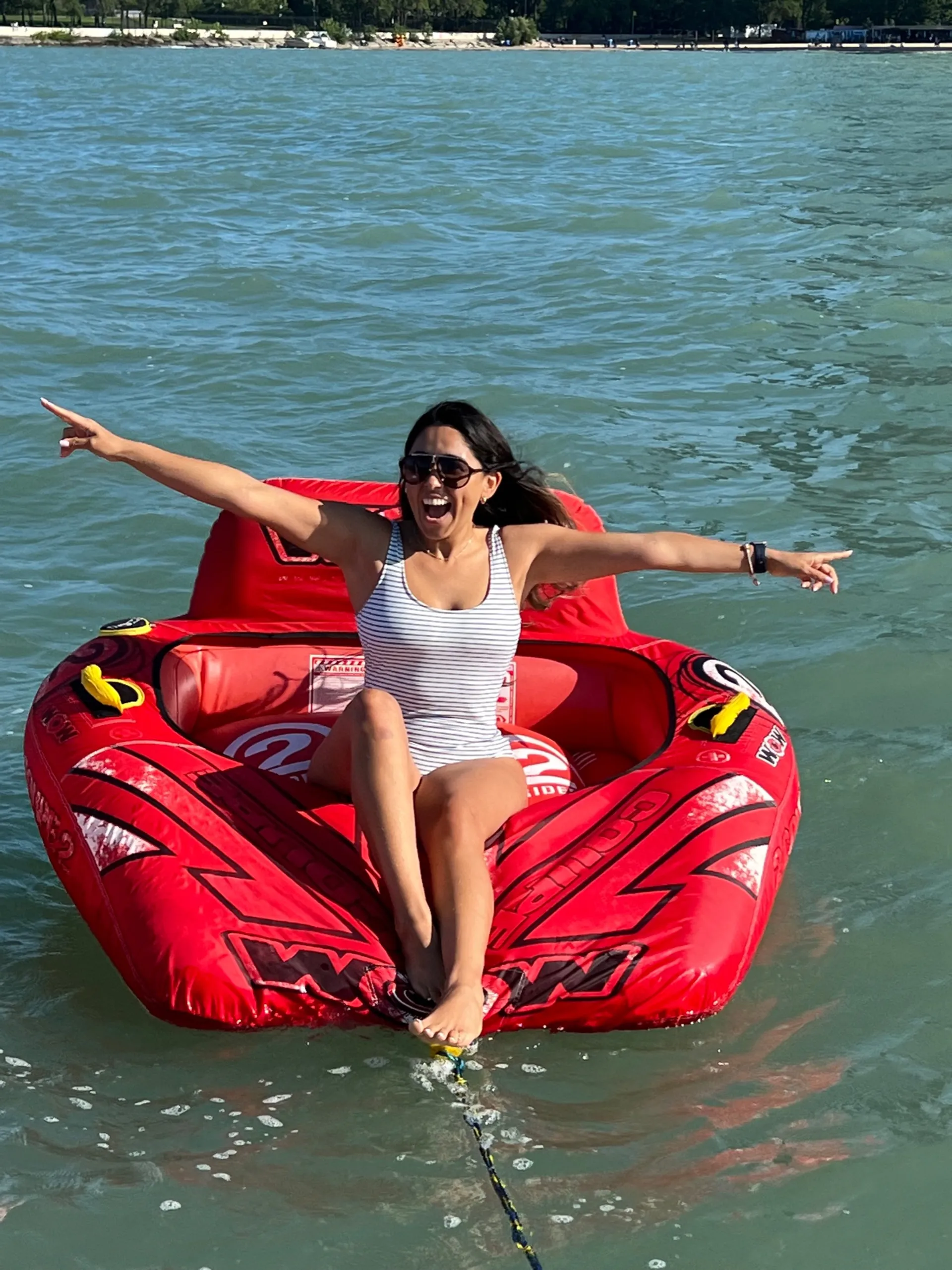 Boatschicago - Motor Boat for rent at Downtown Chicago