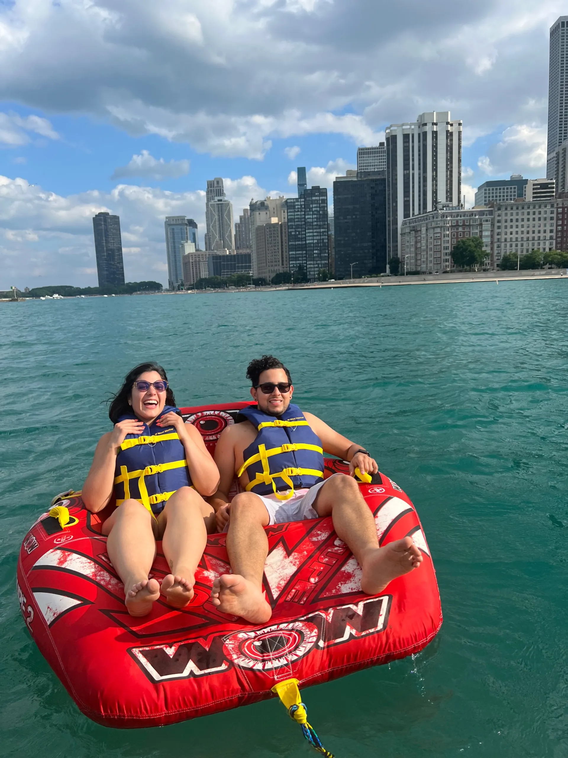Boatschicago - Motor Boat for rent at Downtown Chicago