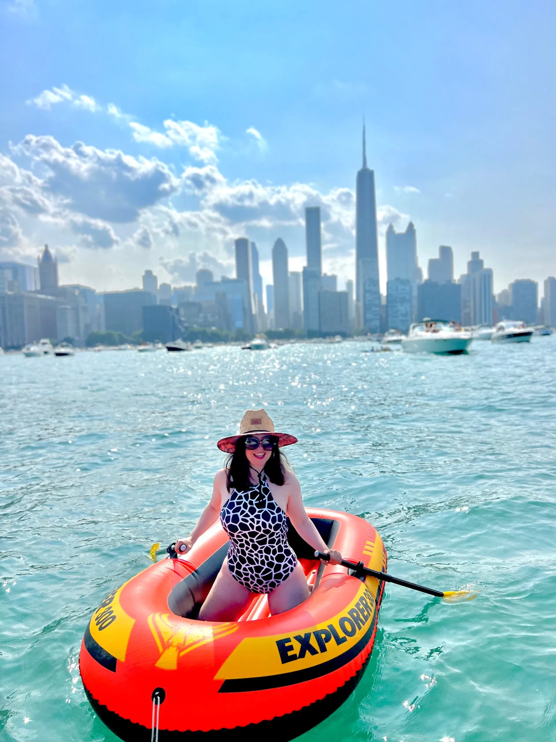 Boatschicago - Motor Boat for rent at Downtown Chicago