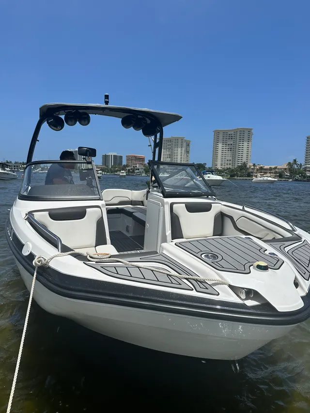 Rent a jet boat in Lighthouse Point, FL near me
