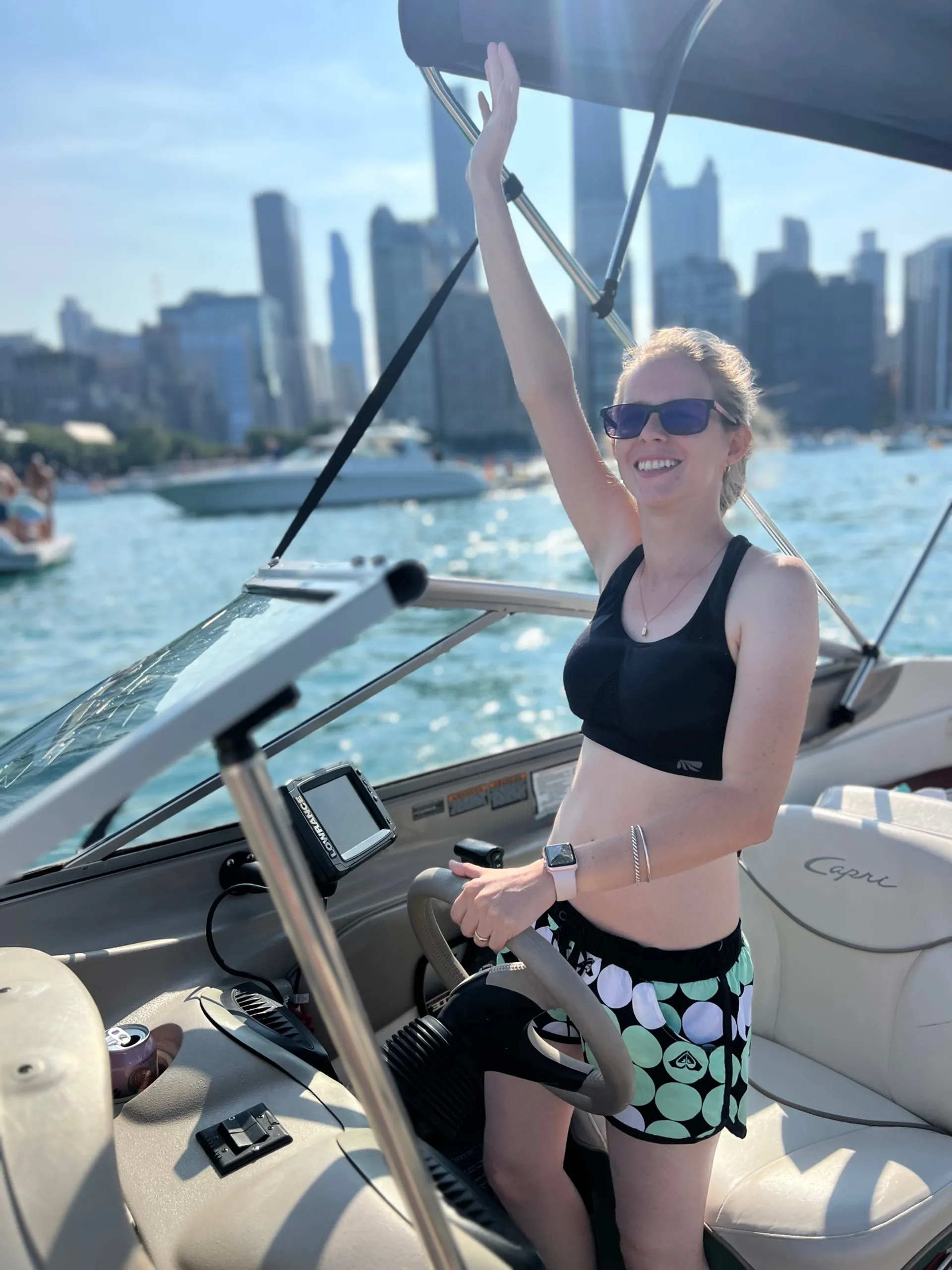 Boatschicago - Motor Boat for rent at Downtown Chicago