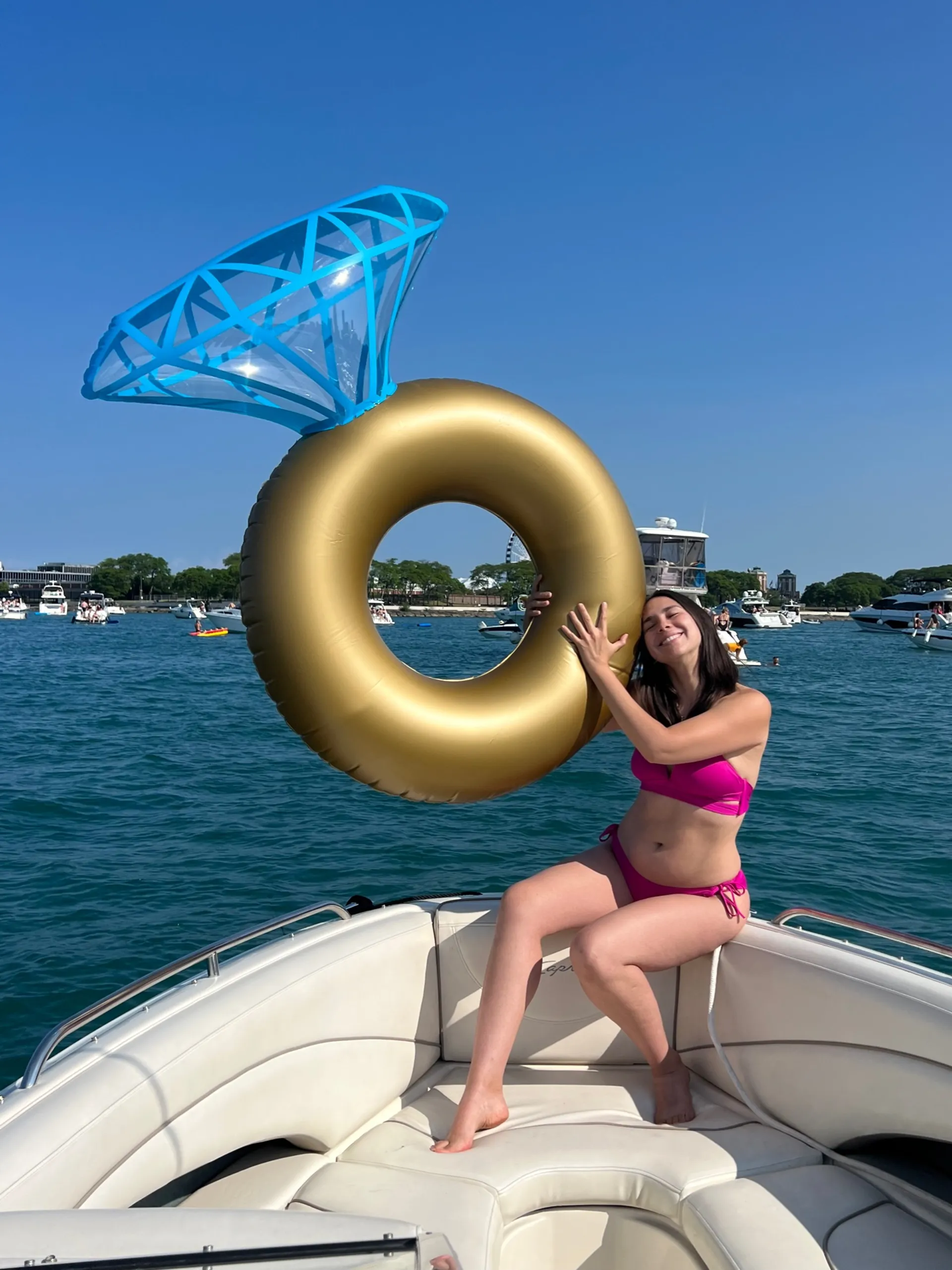 Boatschicago - Motor Boat for rent at Downtown Chicago