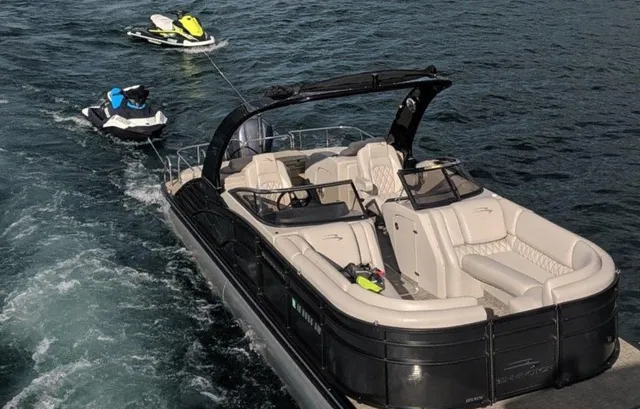 Rent a Bennington Marine pontoon in Spirit Lake, ID near me