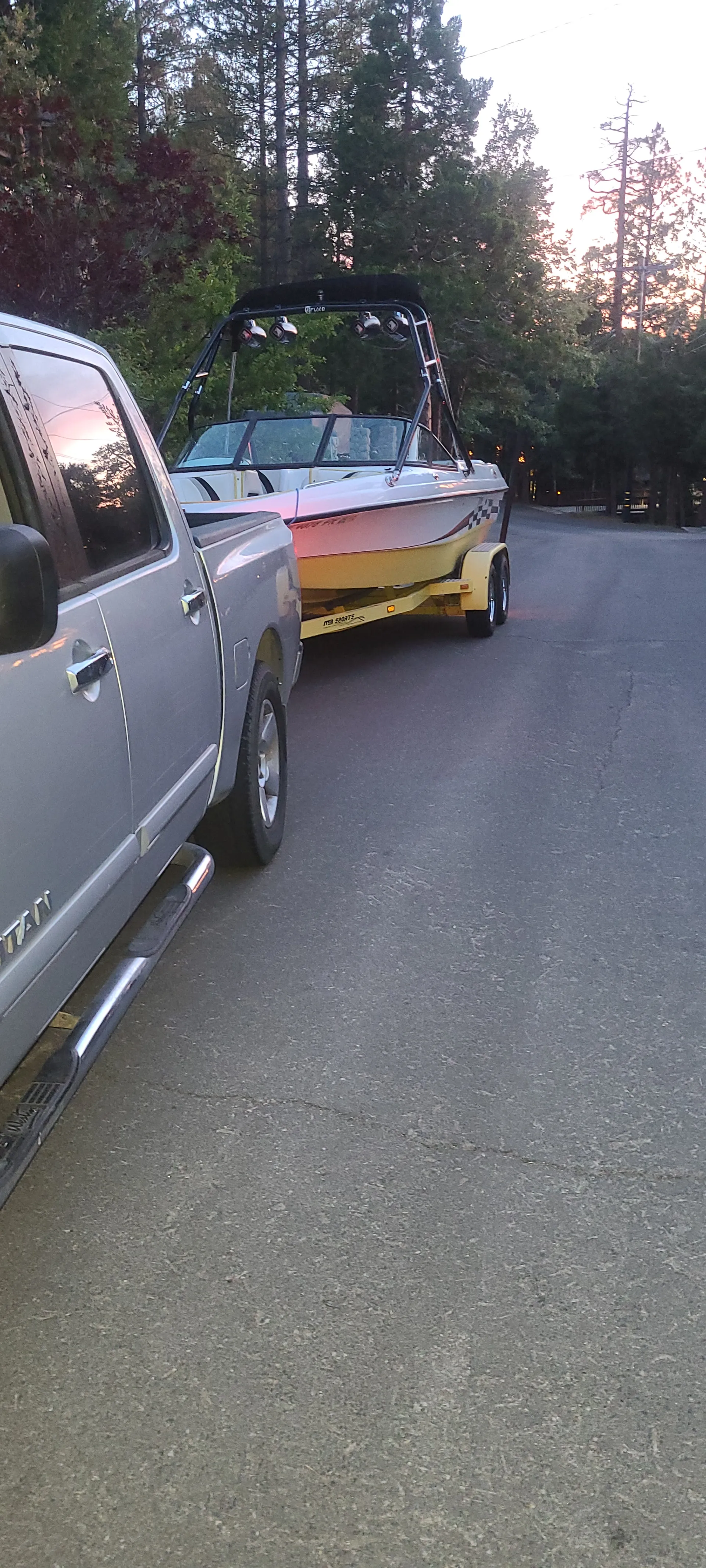 Big Bear. Wakesurf, Wakeboard, Tube.