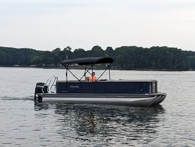 Rent a Bentley Cruise pontoon in Mooresville, NC near me