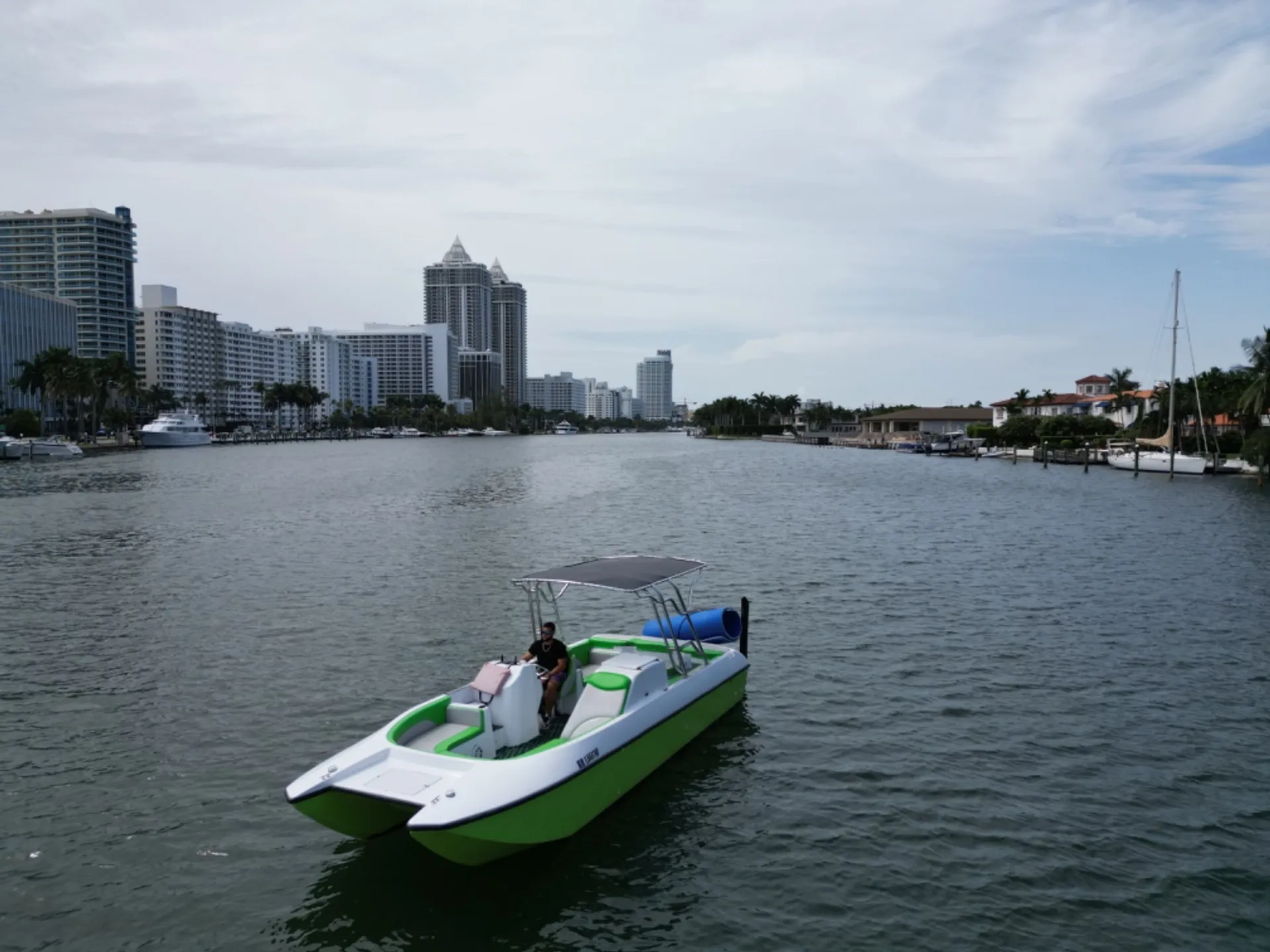 Catamaran Catamaran with Evinrude 300hp in Miami, FL — photo 4