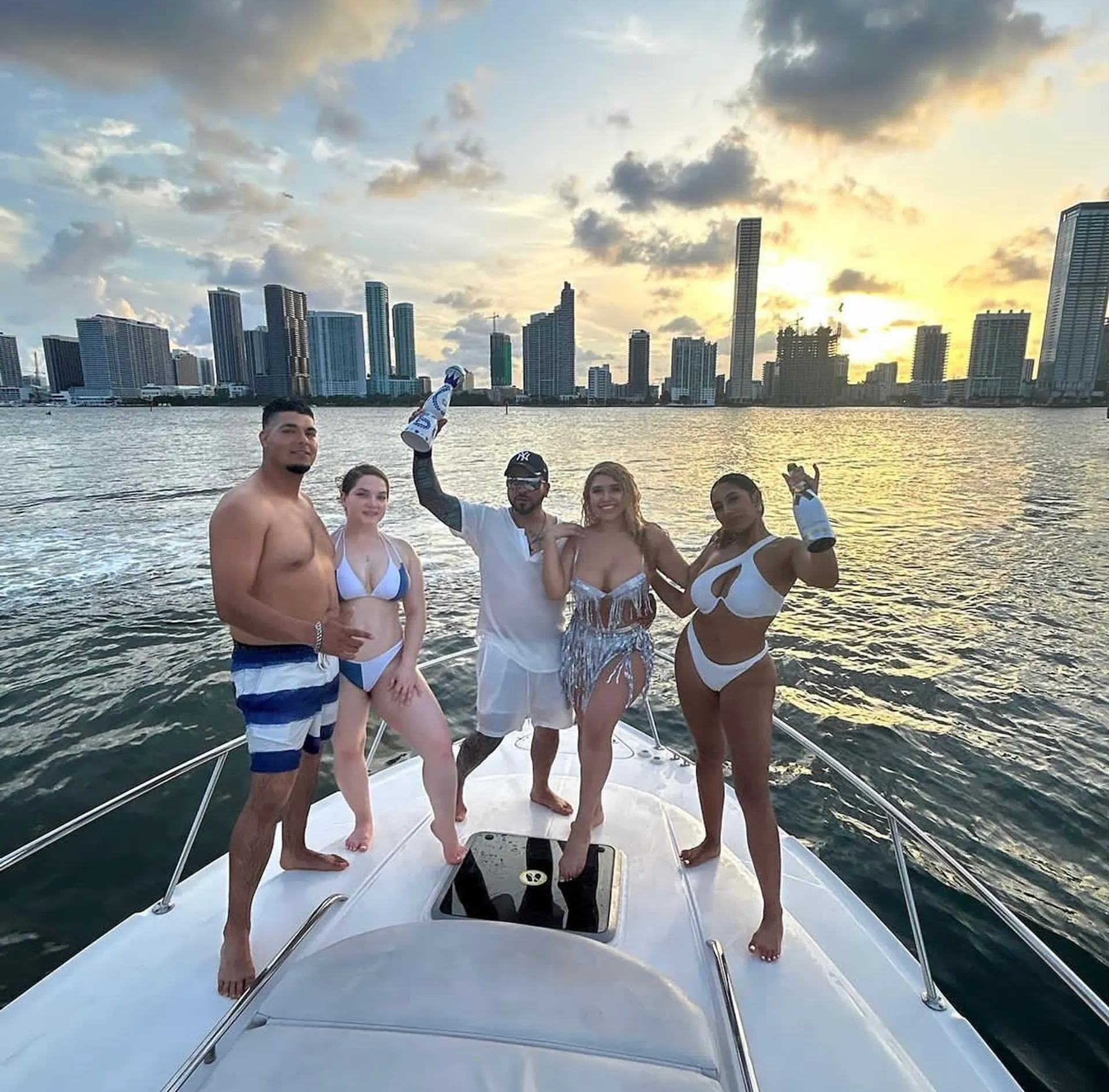 🌞 FREE Hour✨  | Lux 38' Chaparral Yacht  *NO HIDDEN FEES*