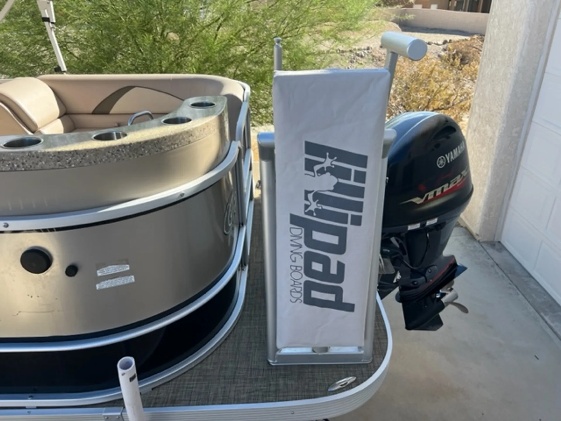 The Entertainer 2018 Suncatcher V22 GT