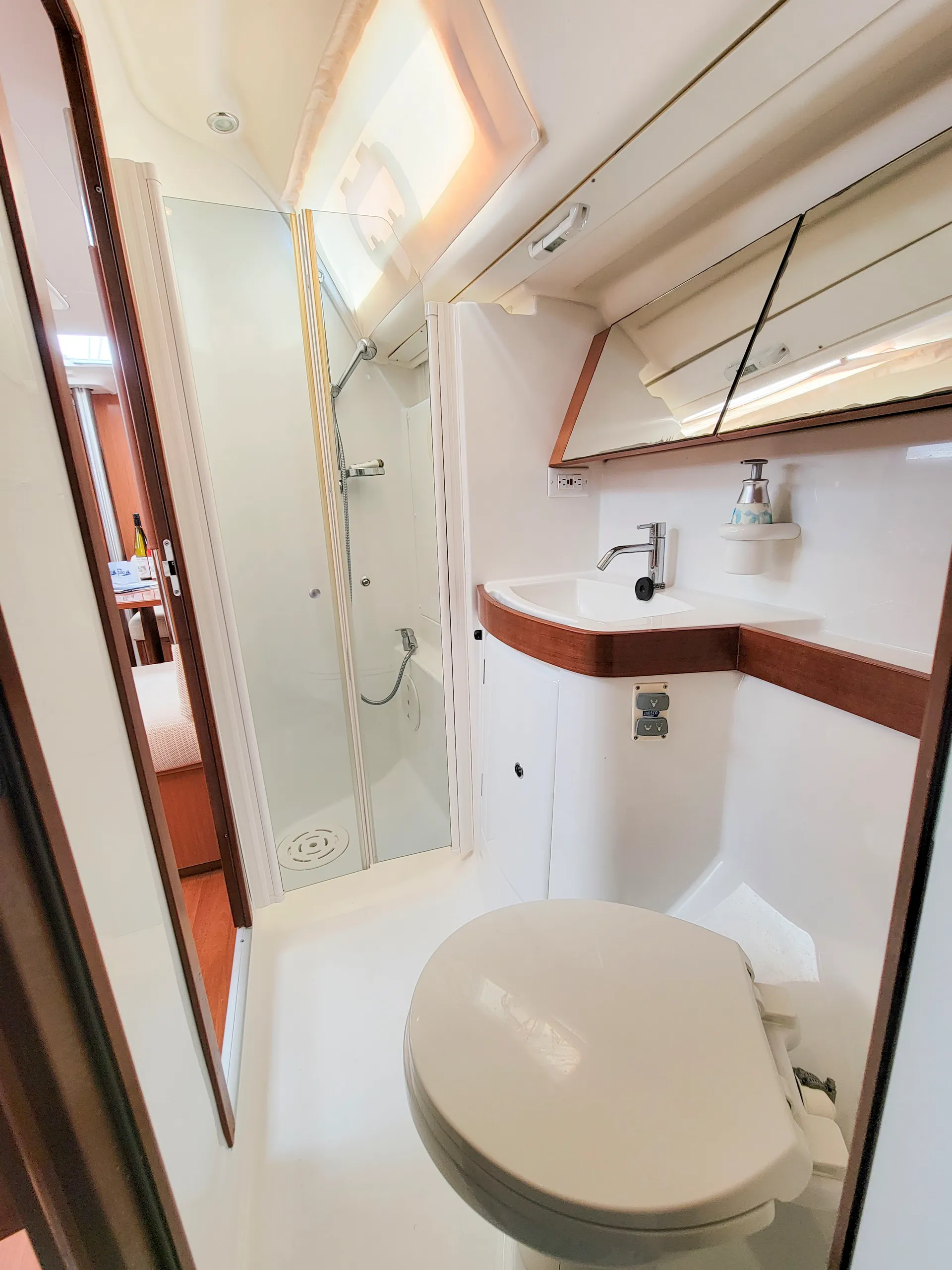 BOYB Private Luxury Sailing Charter on Mystique