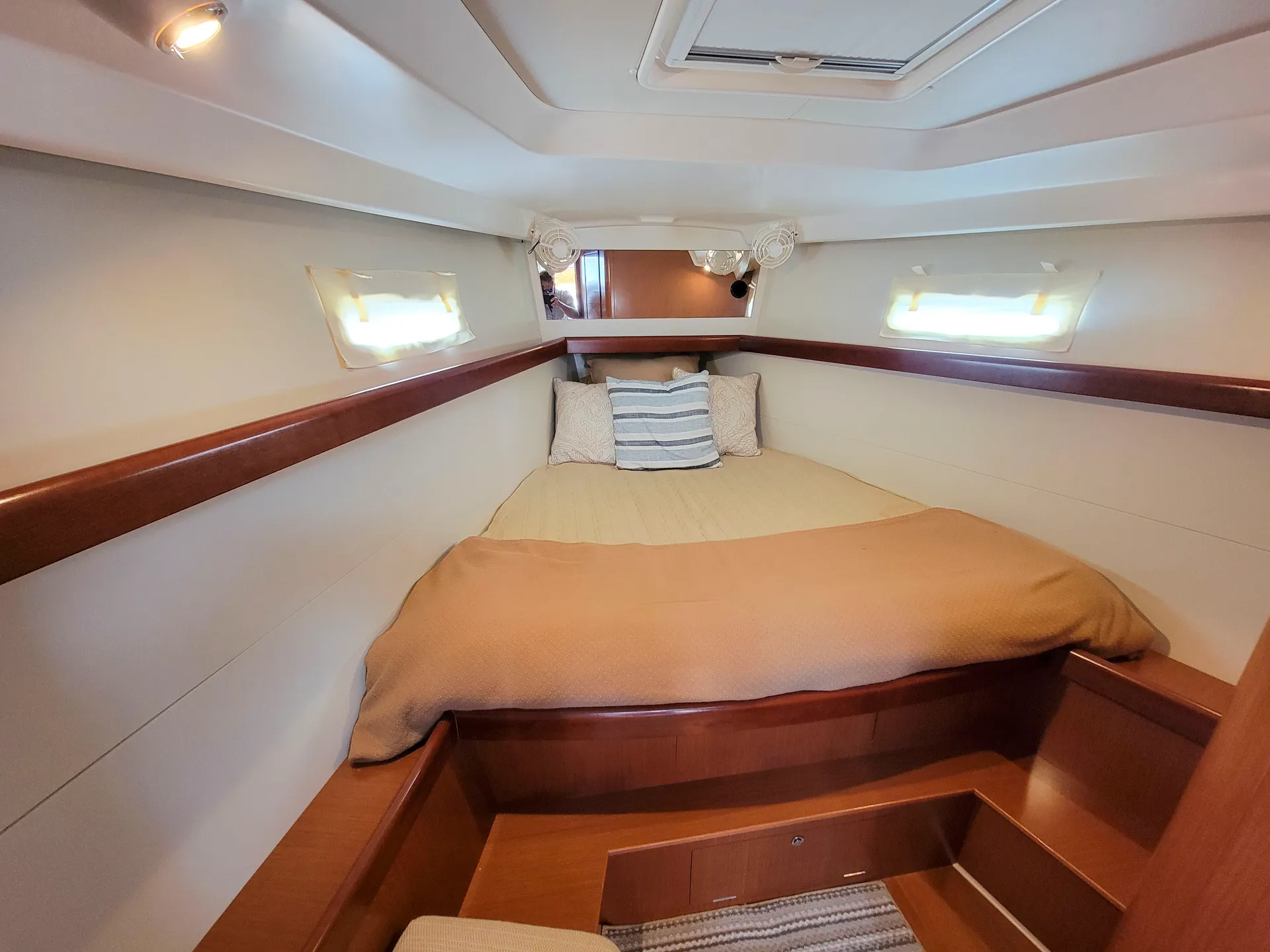 BOYB Private Luxury Sailing Charter on Mystique