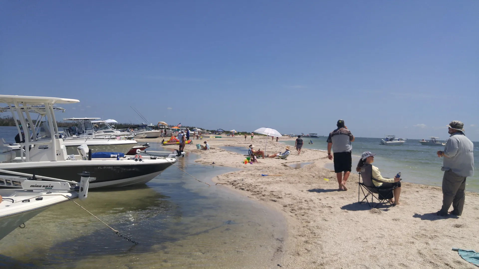 LUXURY 24ft Tri-toon (3) Pontoon Boat rental. Captain available