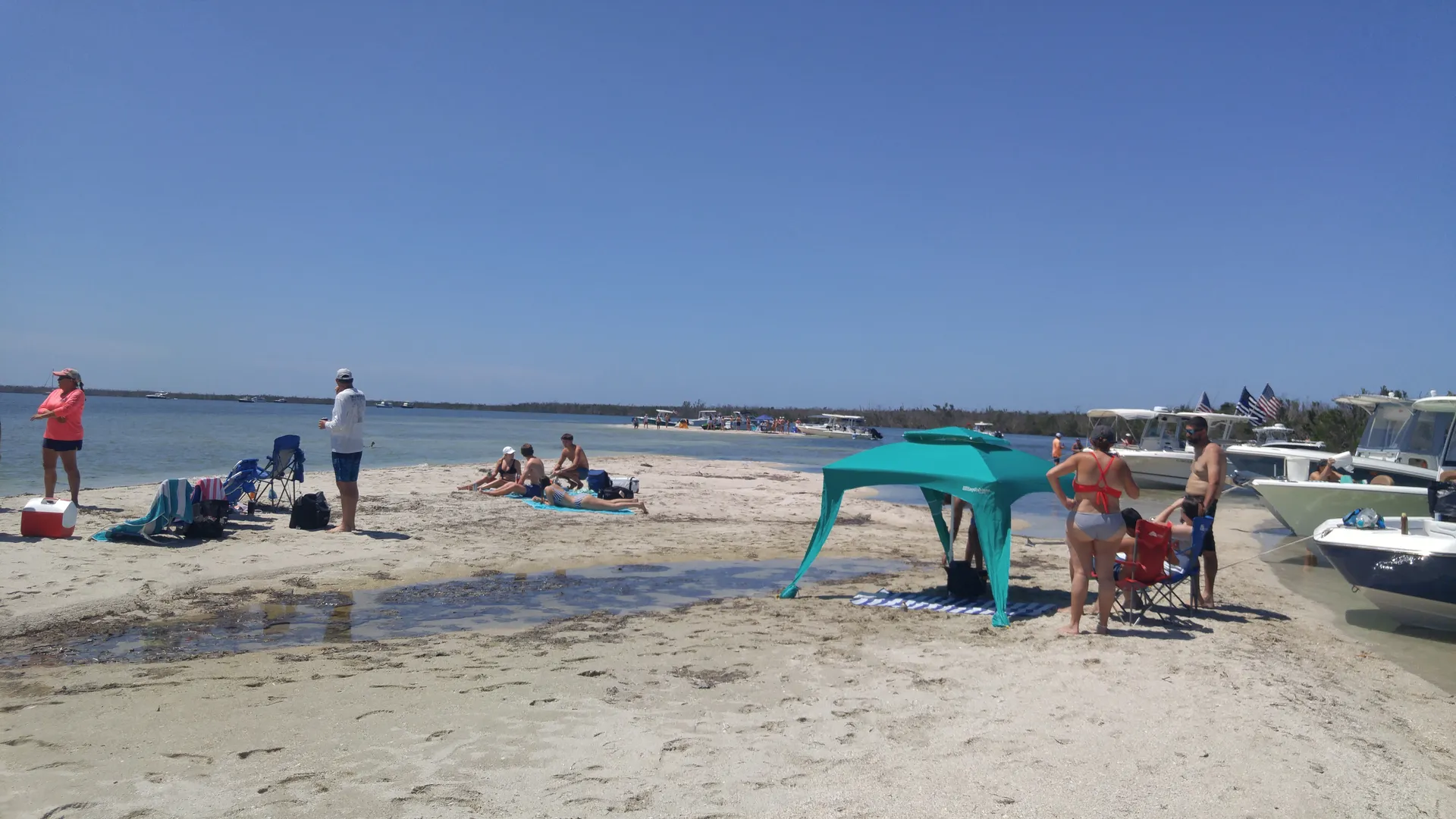 LUXURY 24ft Tri-toon (3) Pontoon Boat rental. Captain available