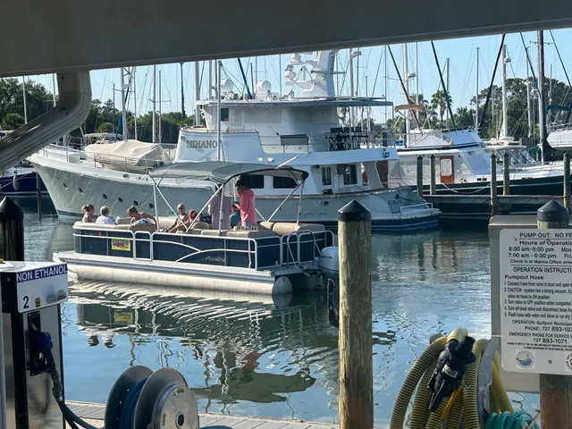Rent a Manitou Pontoon pontoon in Gulfport, FL near me