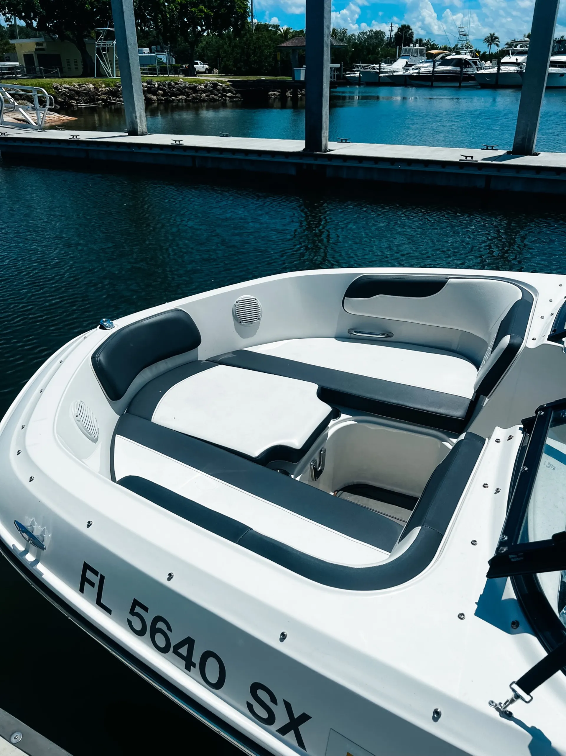 BAYLINER VR5 BOWRIDER in Homestead, FL — photo 9