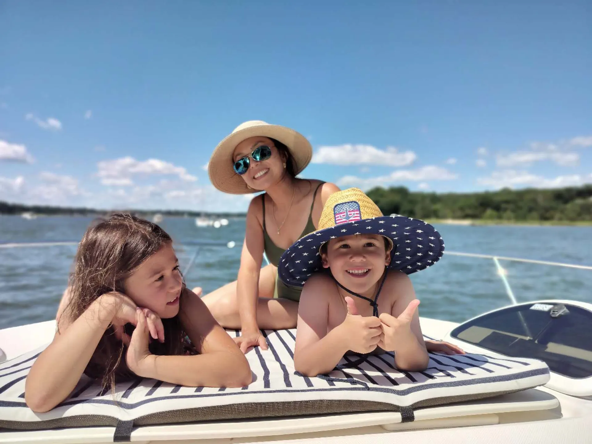 Beautiful, Clean &amp; Modern 35 Foot Express Cruiser!