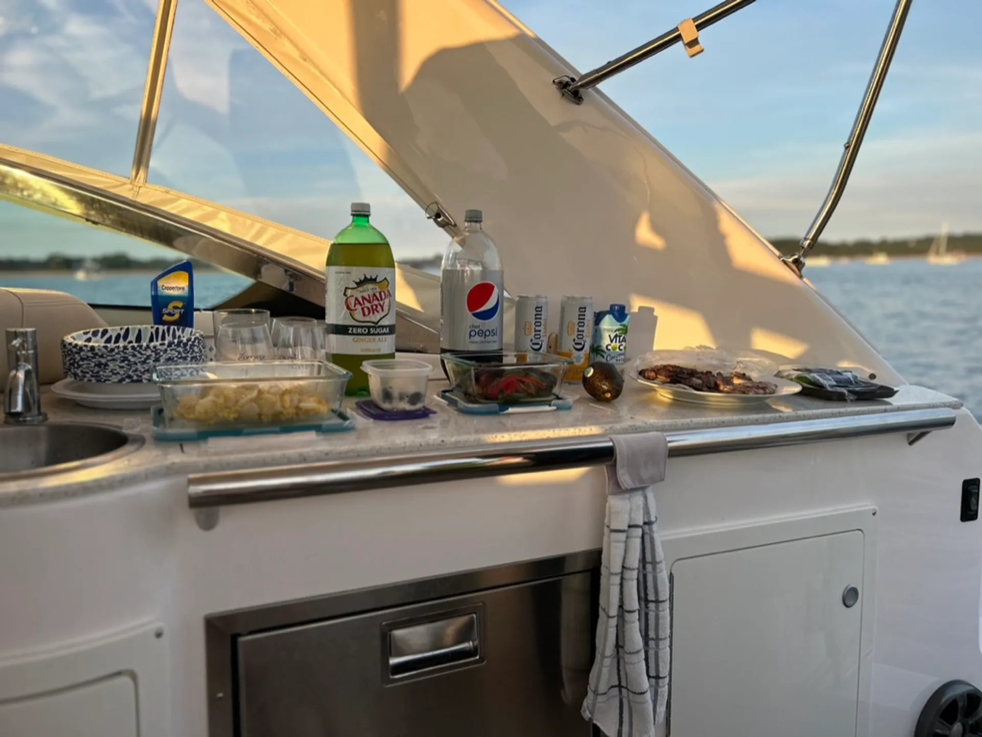 Beautiful, Clean &amp; Modern 35 Foot Express Cruiser!