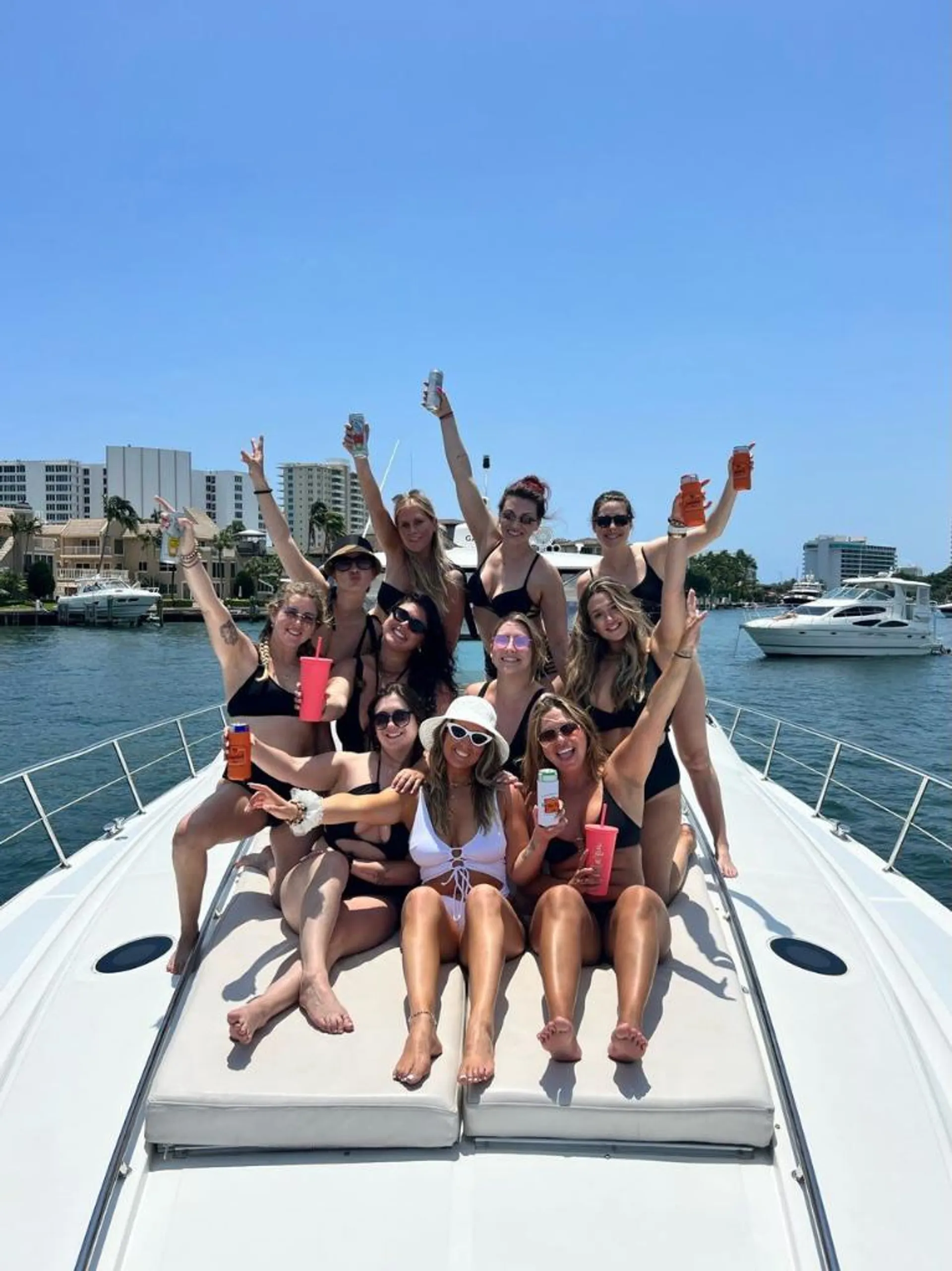 Gorgeous 60' Yacht - "Brown Eyed Girl" up to 13 ppl ** FALL SPECIALS