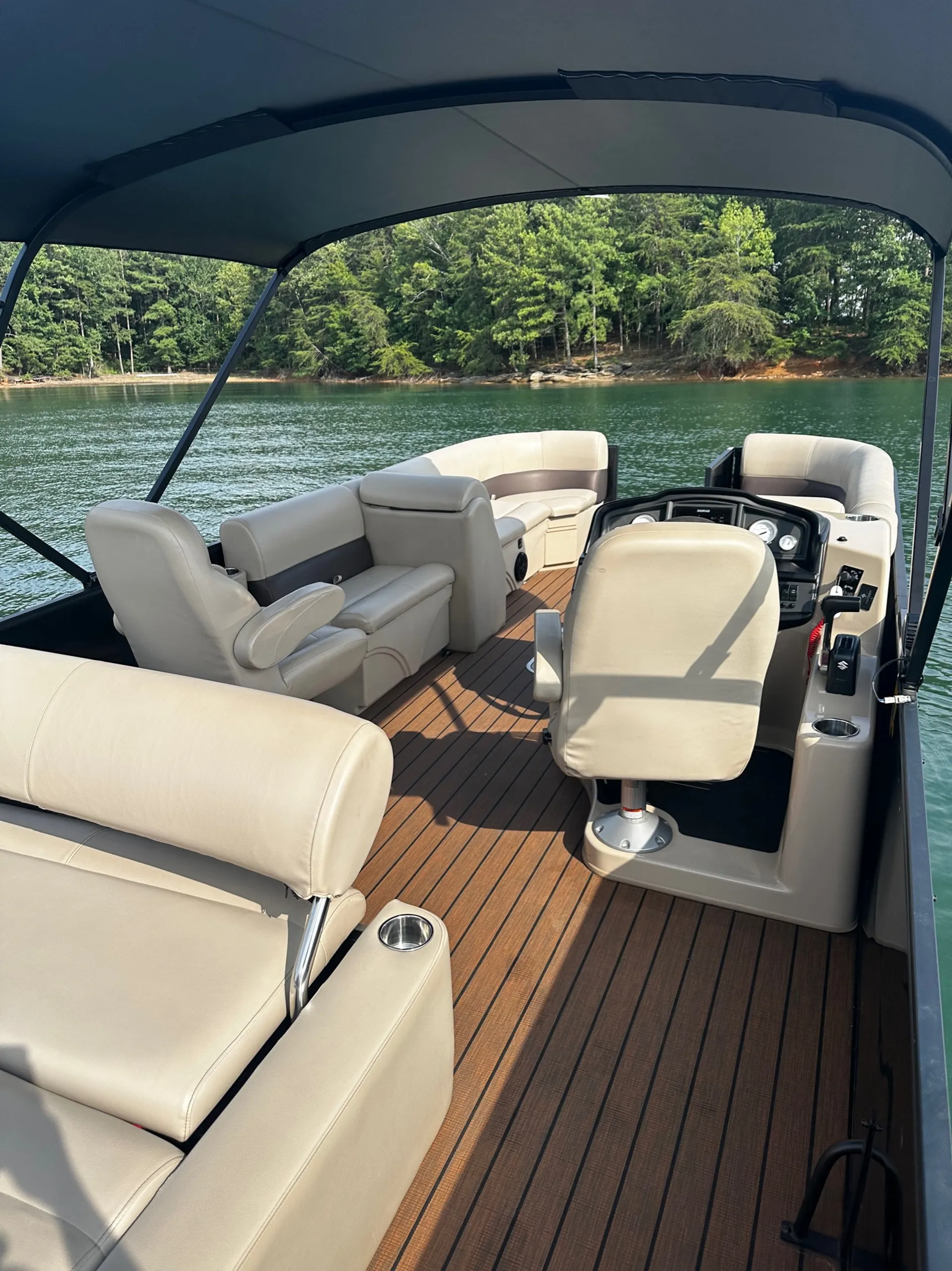 24’ Bentley Tritoon **200HP on Lake Lanier
