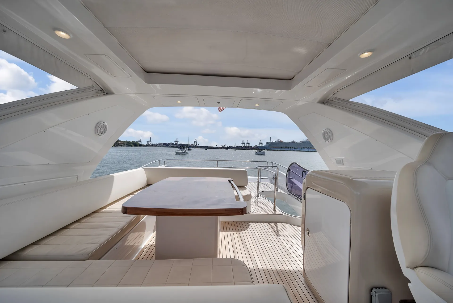 64ft Azimut Flybridge Luxury Yacht – Miami