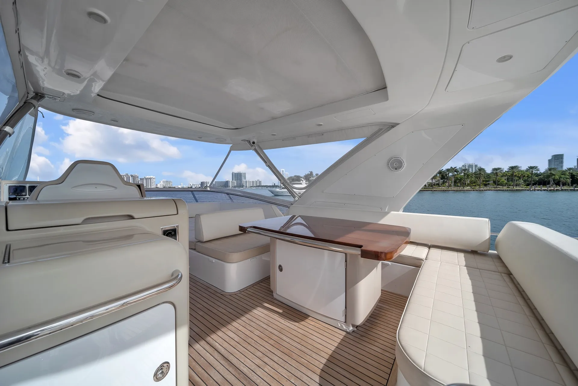 64ft Azimut Flybridge Luxury Yacht – Miami