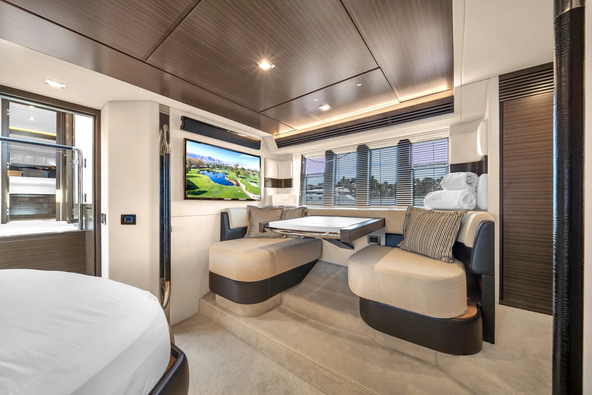 64ft Azimut Flybridge Luxury Yacht – Miami