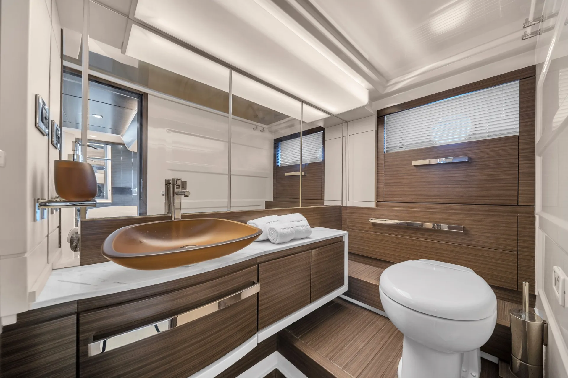 64ft Azimut Flybridge Luxury Yacht – Miami